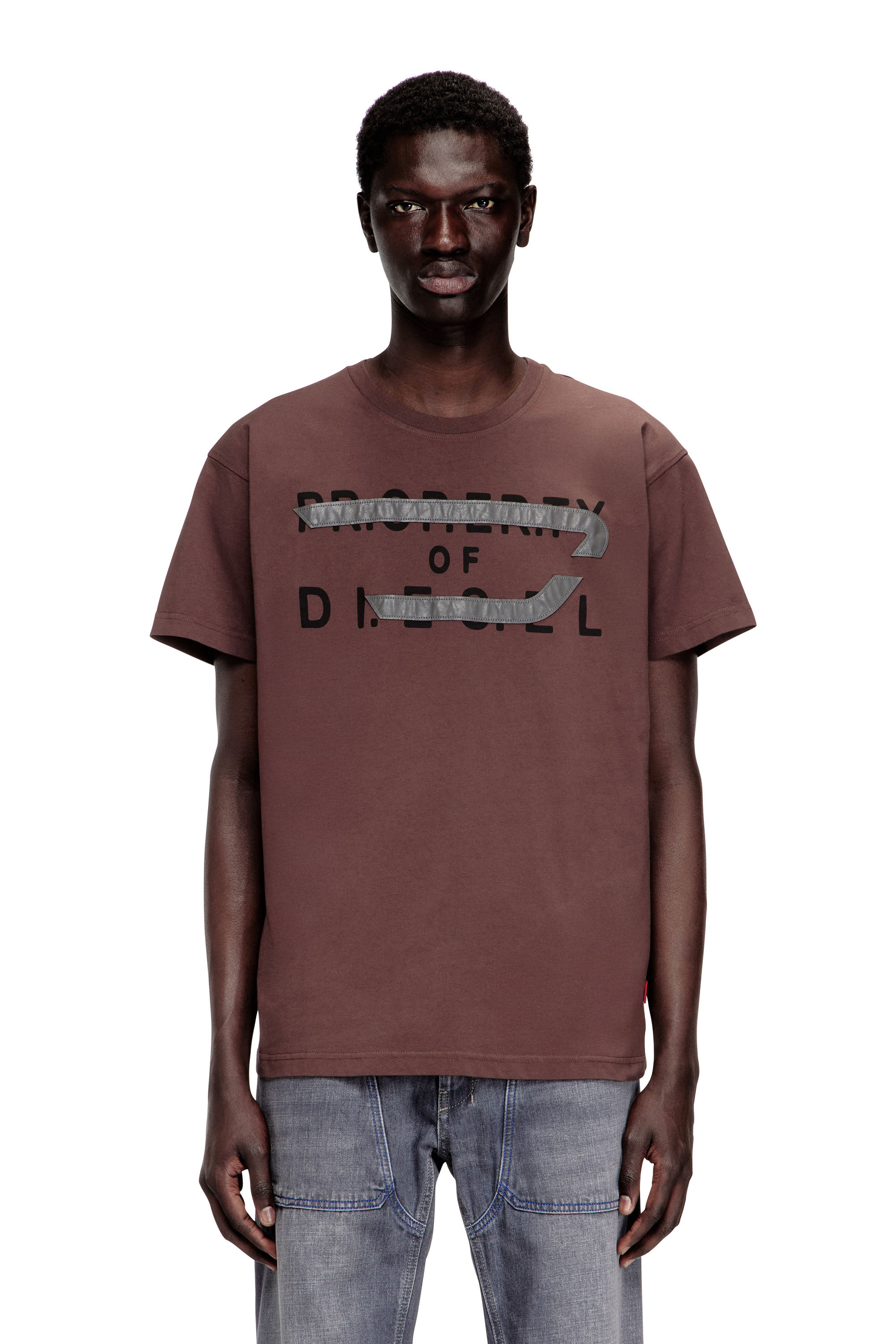 Diesel - T-NORM-V11, Camiseta regular con aplique de D Hombre in Marr&oacute;n - 1