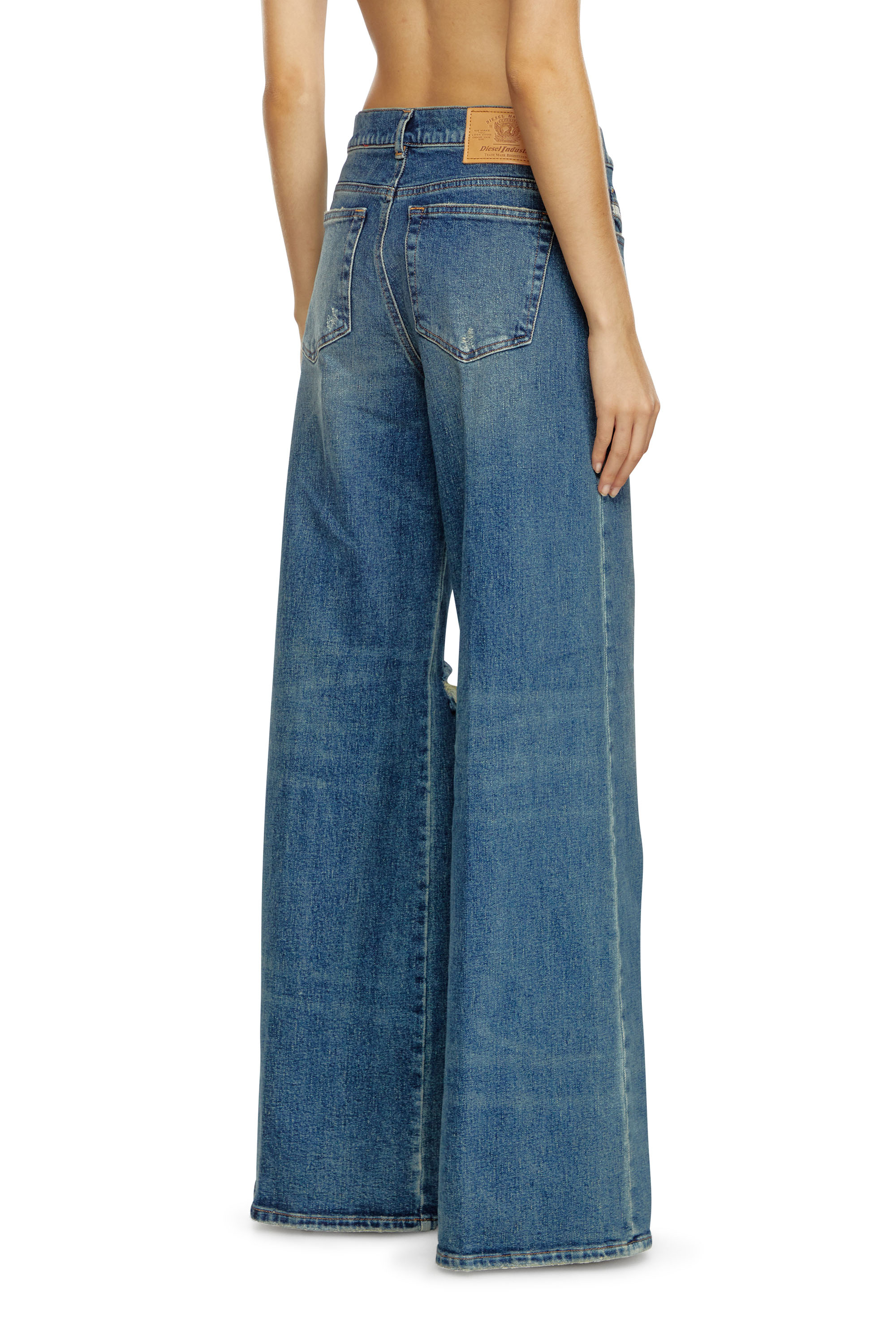 Diesel - Bootcut and Flare Jeans 1978 D-Akemi 007M5 Mujer, Azul medio - 3