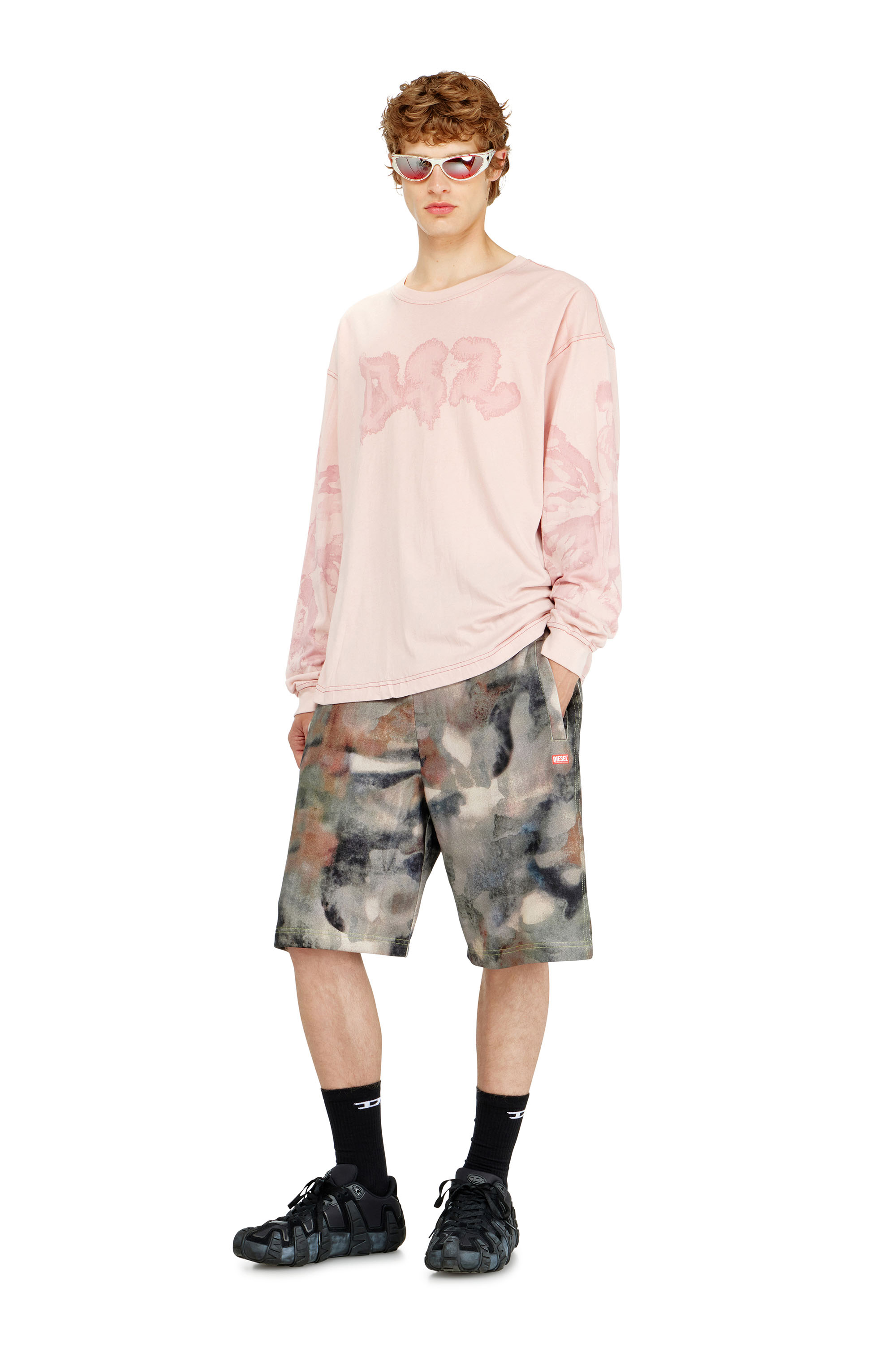 Diesel - P-CRONE-V1, Pantalones cortos de ch&aacute;ndal con estampado digital de camuflaje Hombre in Multicolor - 2
