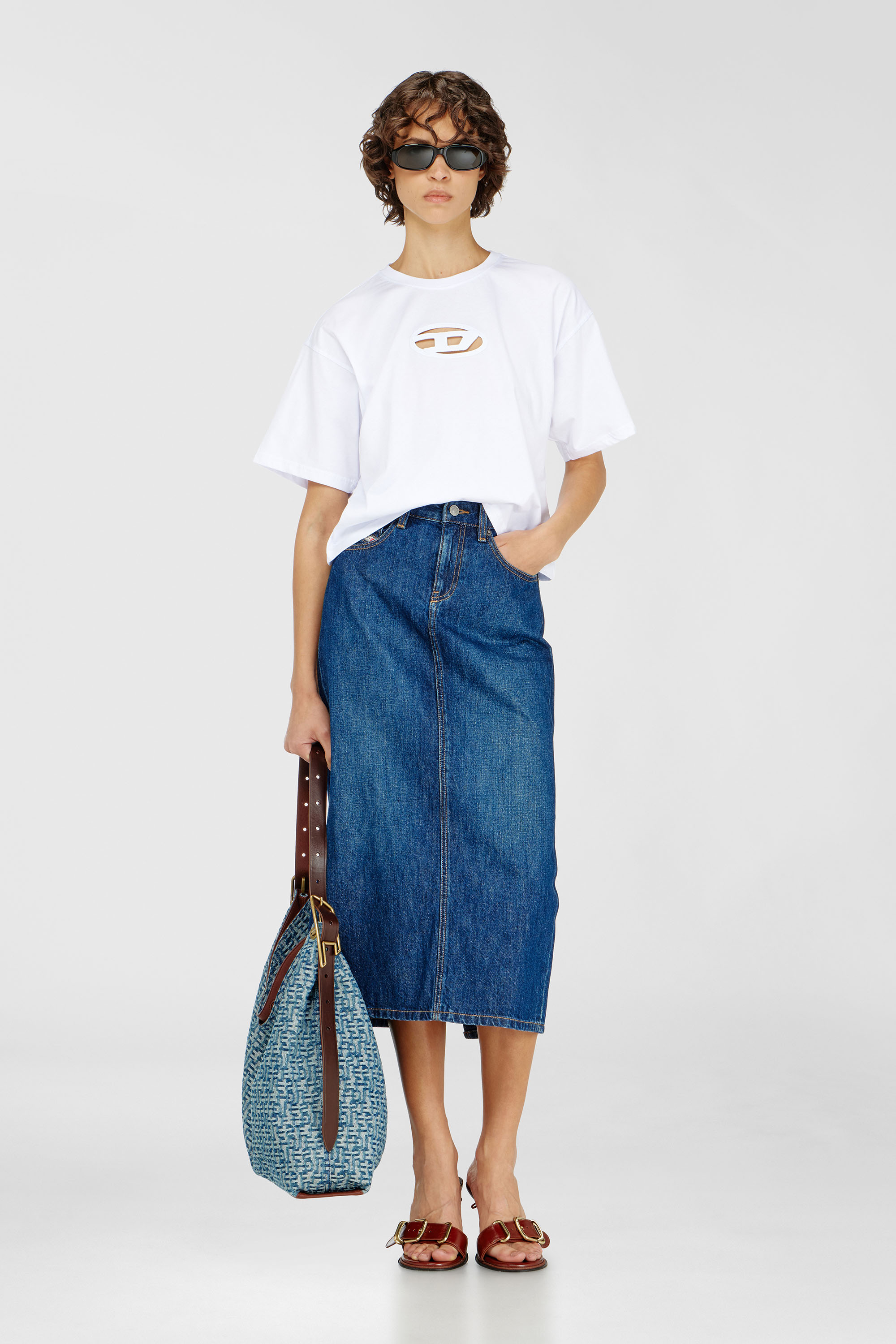 Diesel - T-BUXT-CROP-OD, Camiseta cuadrada con logotipo Oval D recortado Mujer in Blanco - 2