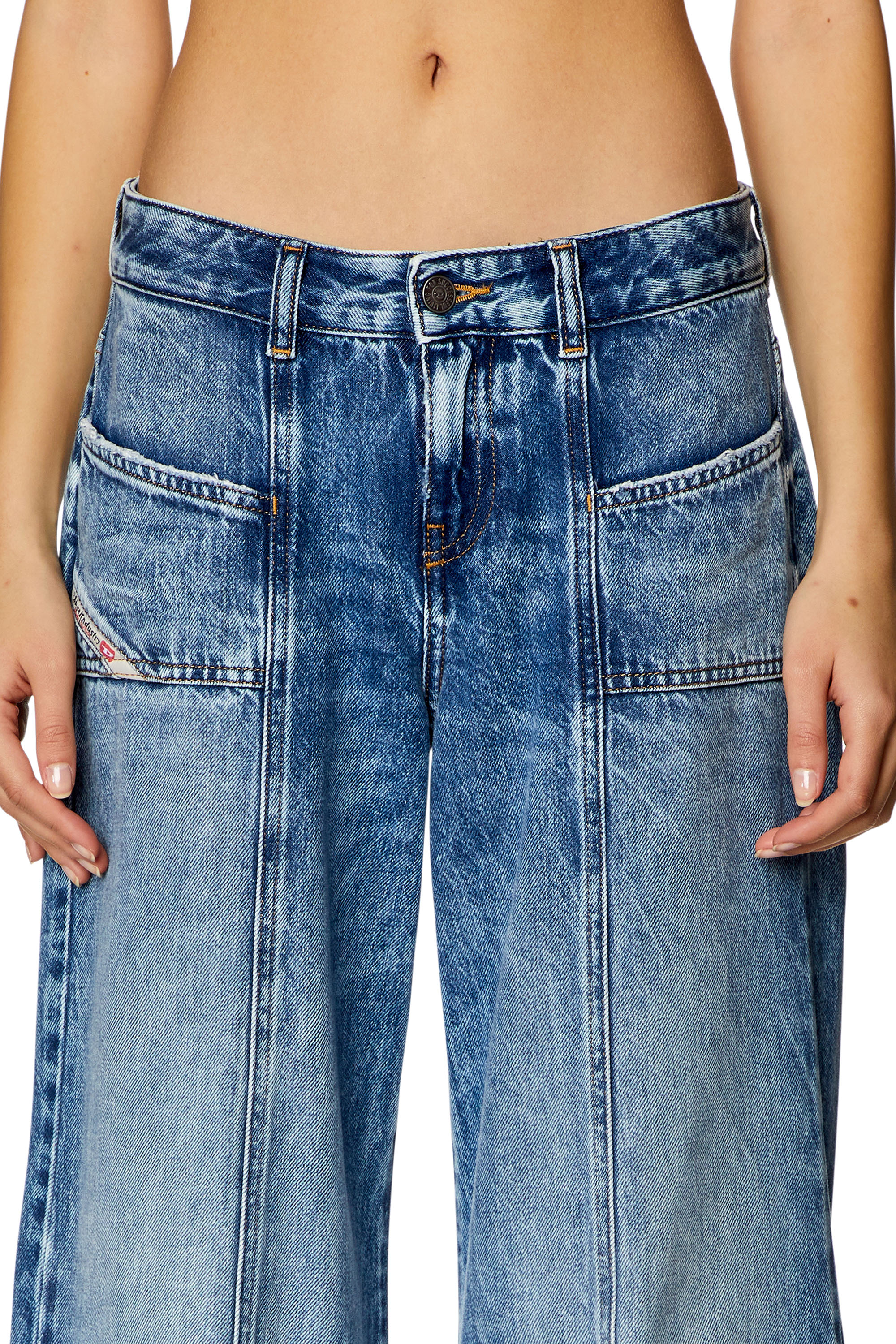 Diesel - Bootcut and Flare Jeans D-Akii 09H95, Azul medio - Image 3