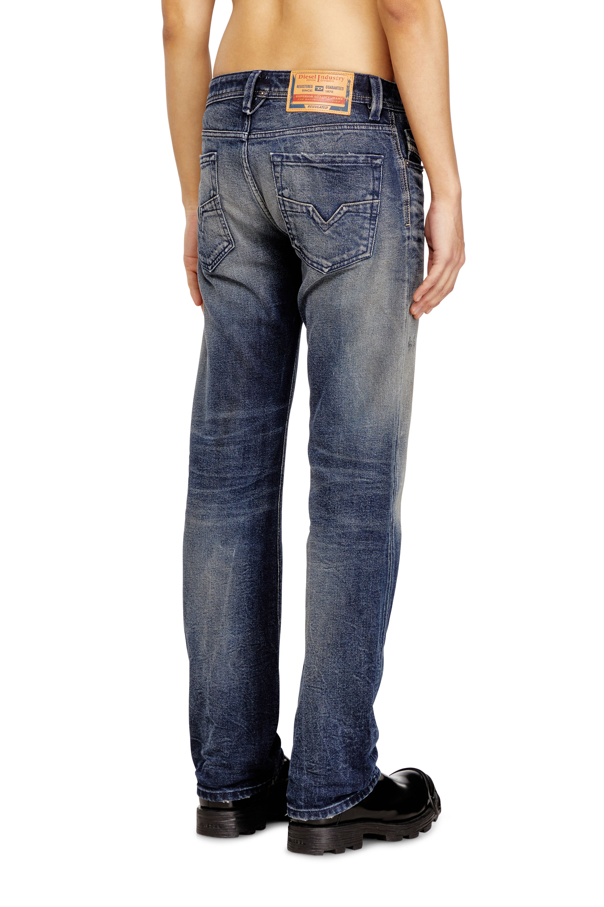 Diesel - Regular Jeans 1985 Larkee 09N57 Hombre, Azul Oscuro - 4