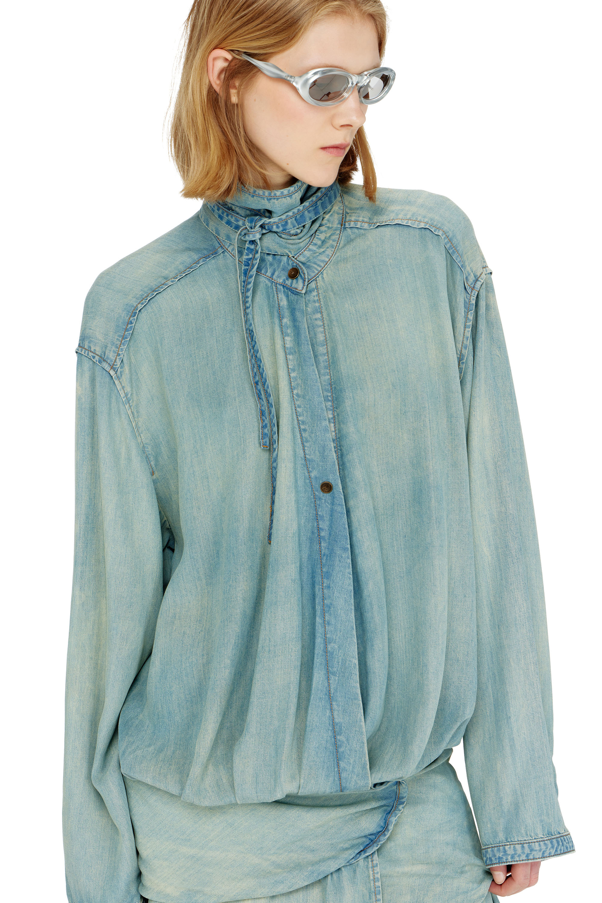 Diesel - DE-TILORA-S, Vestido camisero denim oversized con drapeado Mujer in Azul marino - 4