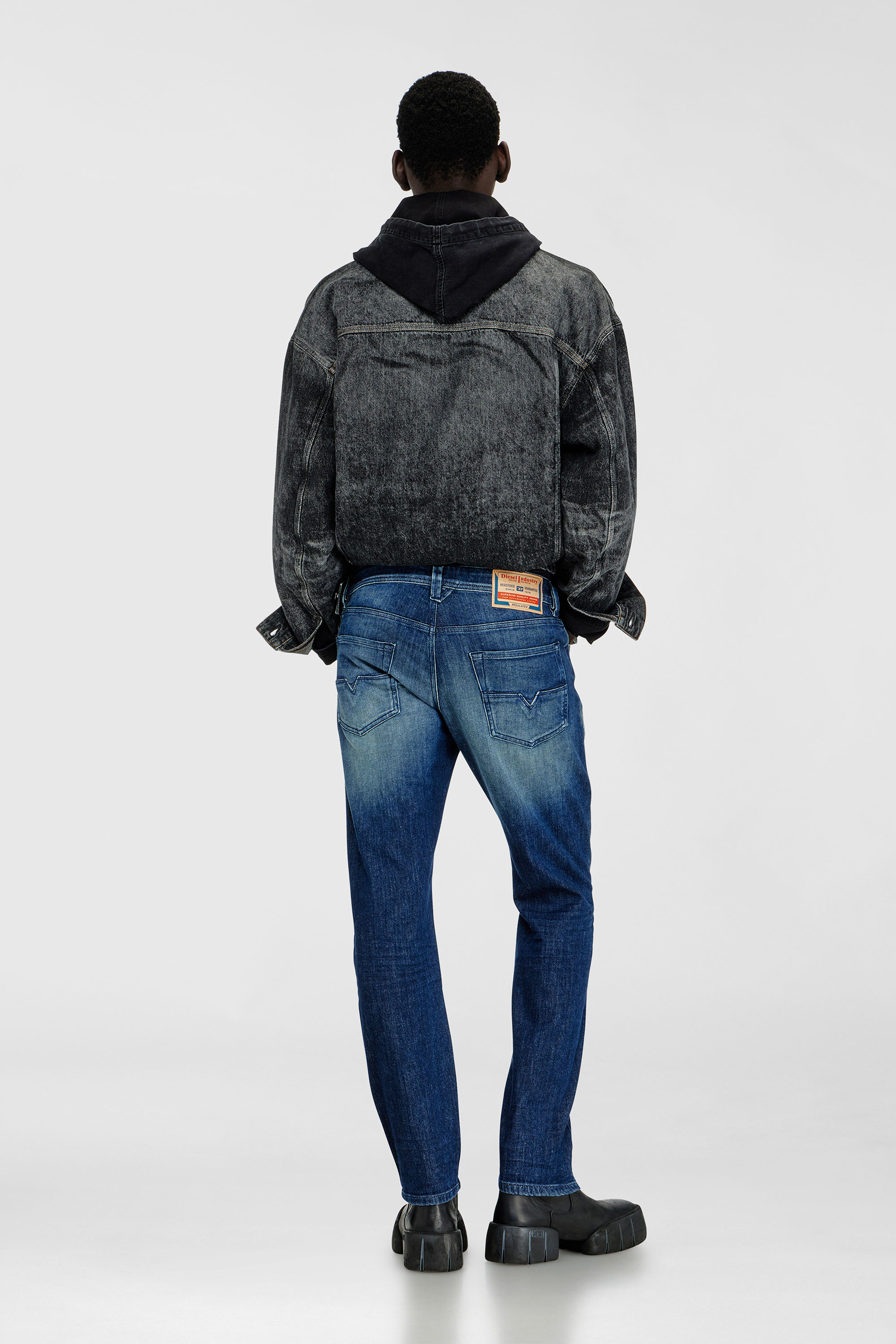 Diesel - Regular Jeans 1986 Larkee-Beex 0KBBR Hombre, Azul Oscuro - 3