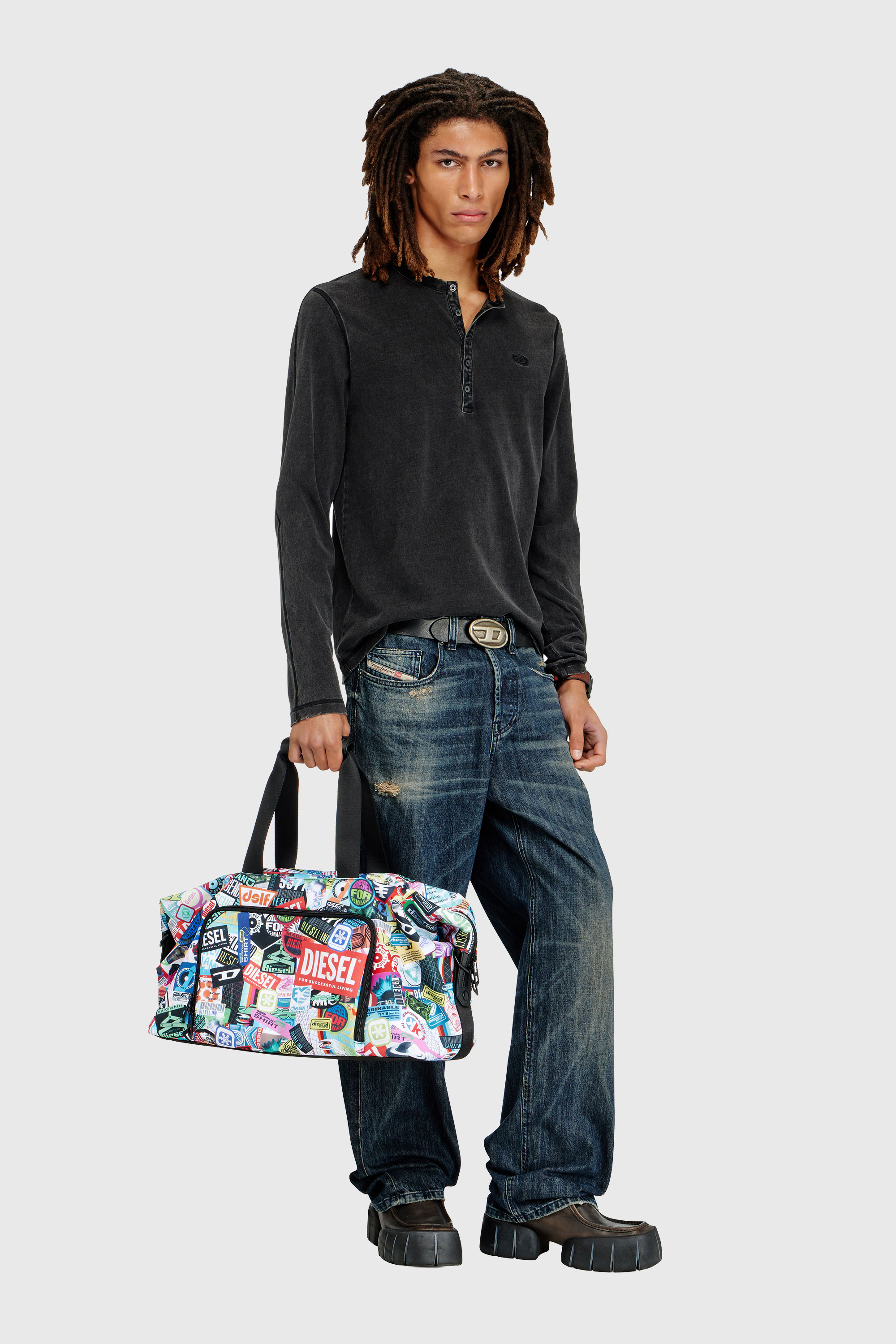 Diesel - DIESEL PC PRINTED DUFFLE-STICKERS- DSB00, Bolsa tipo duffle pr&aacute;ctica con adhesivos Unisex in Multicolor - 1