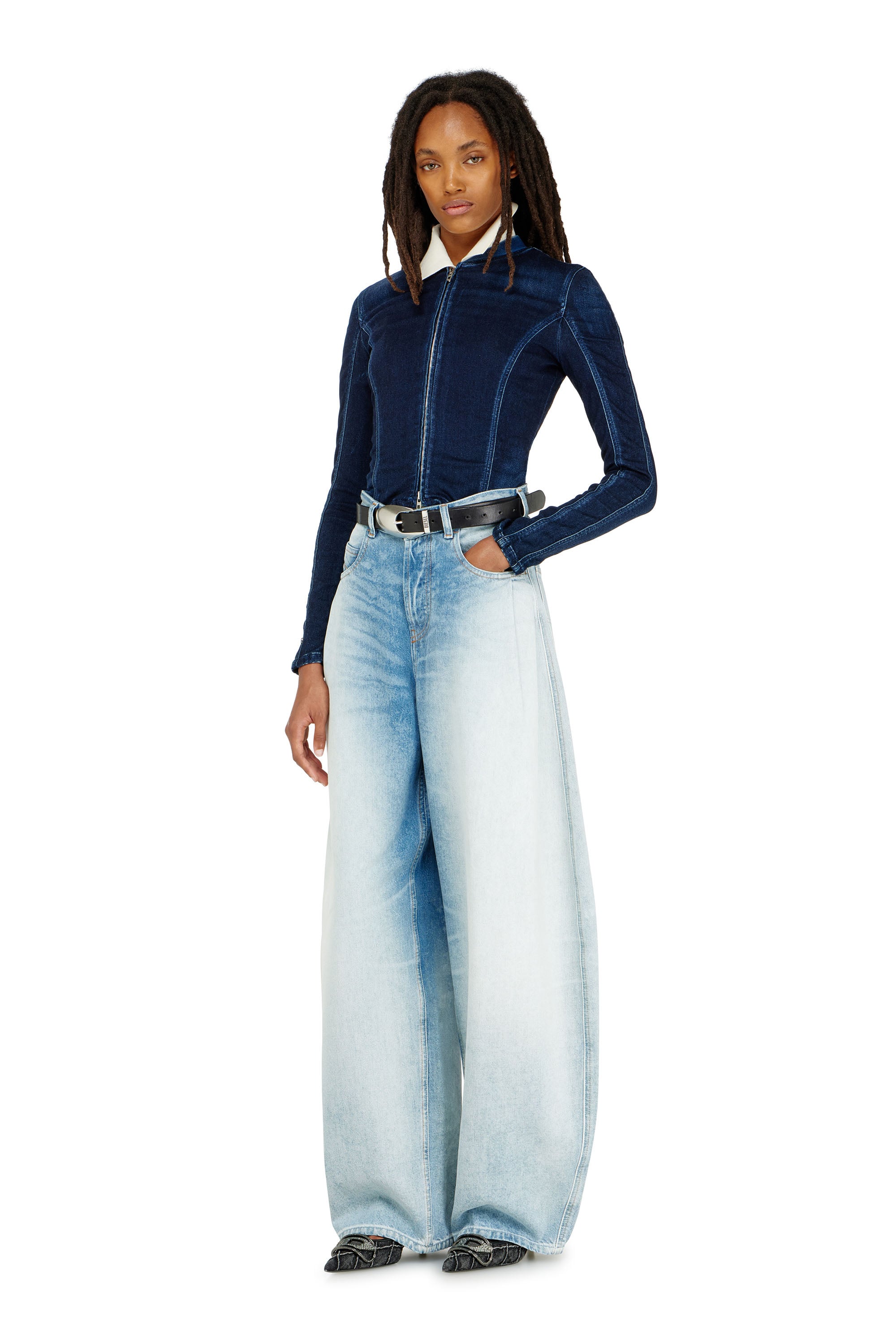 Diesel - DE-GARY-D JOGG, Chaqueta cropped en JoggJeans Mujer in Azul marino - 2