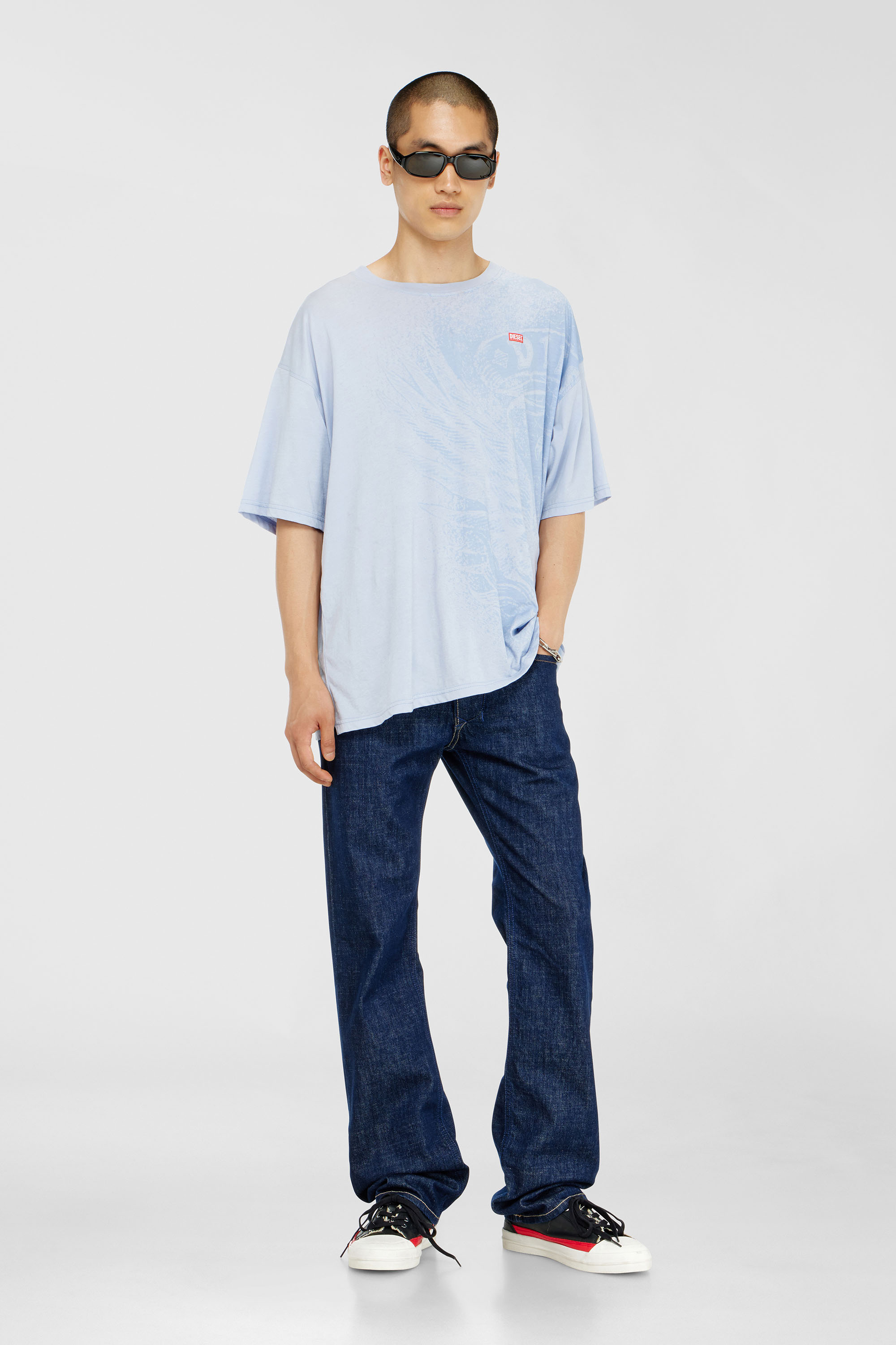 Diesel - T-BOXT-AA3, Camiseta de corte relajado con estampados de Hombre in Azul marino - 2