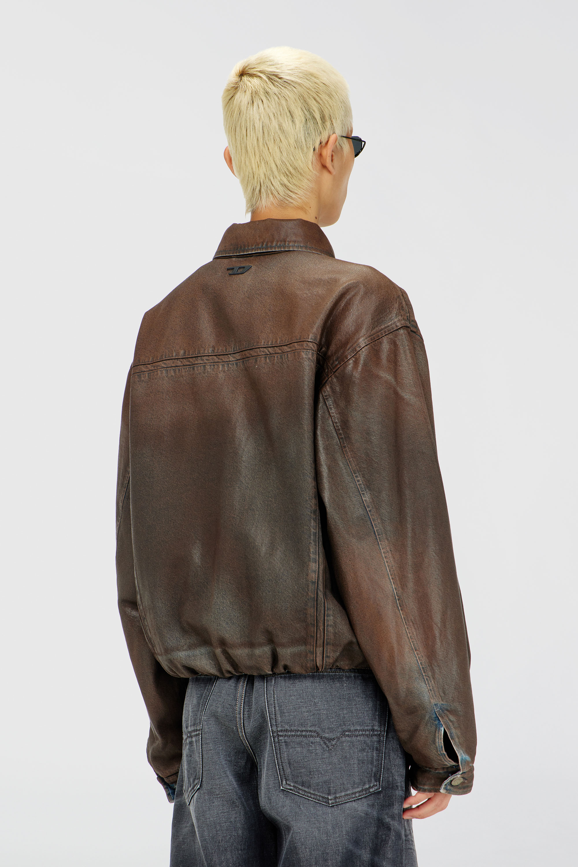 Diesel - D-MORVI-S, Chaqueta trucker de denim revestido Unisex in Marr&oacute;n - 4
