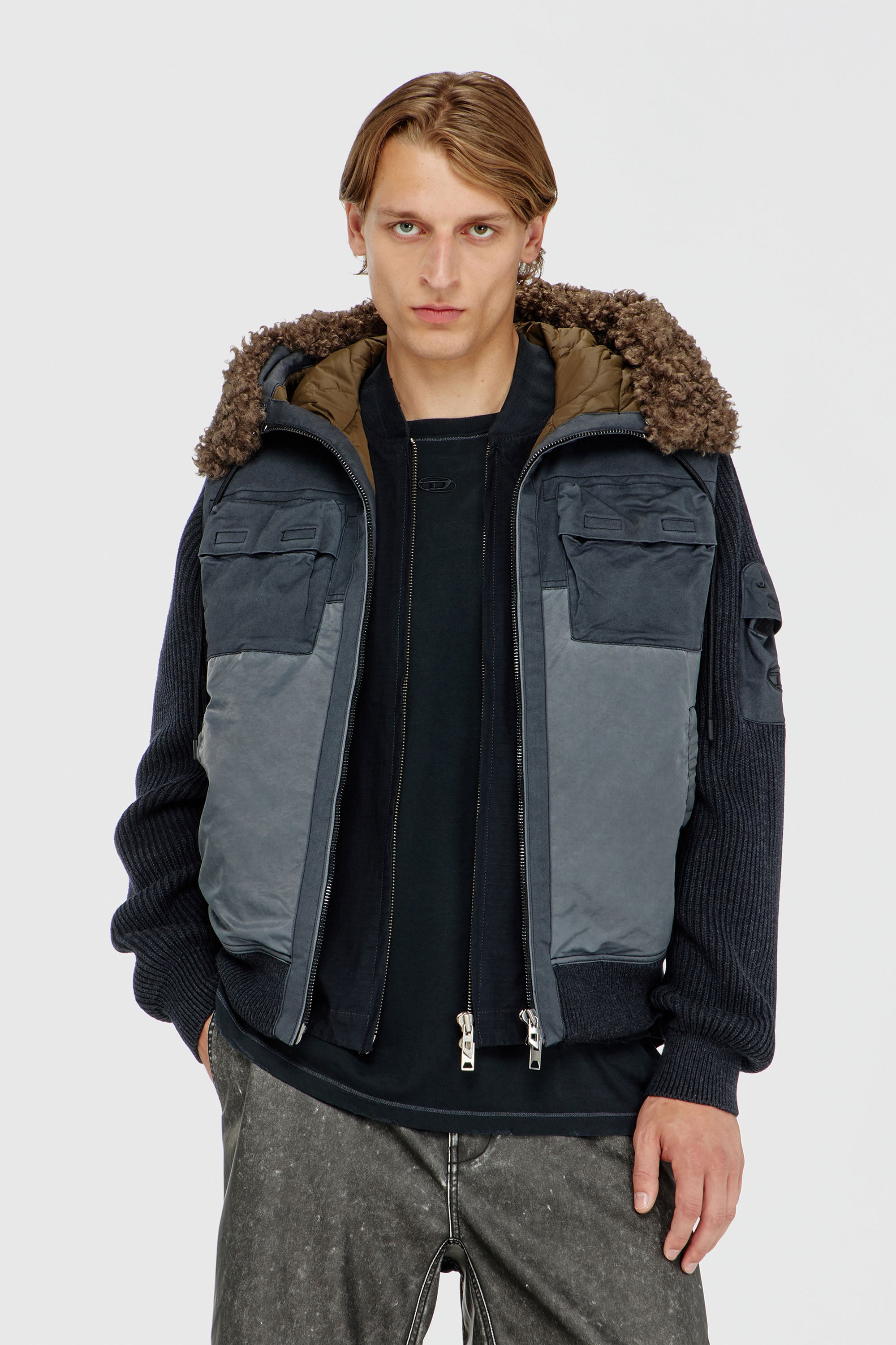 Diesel - W-DELLS, Chaqueta acolchada con capucha y mangas de punto Hombre in Azul marino - 1