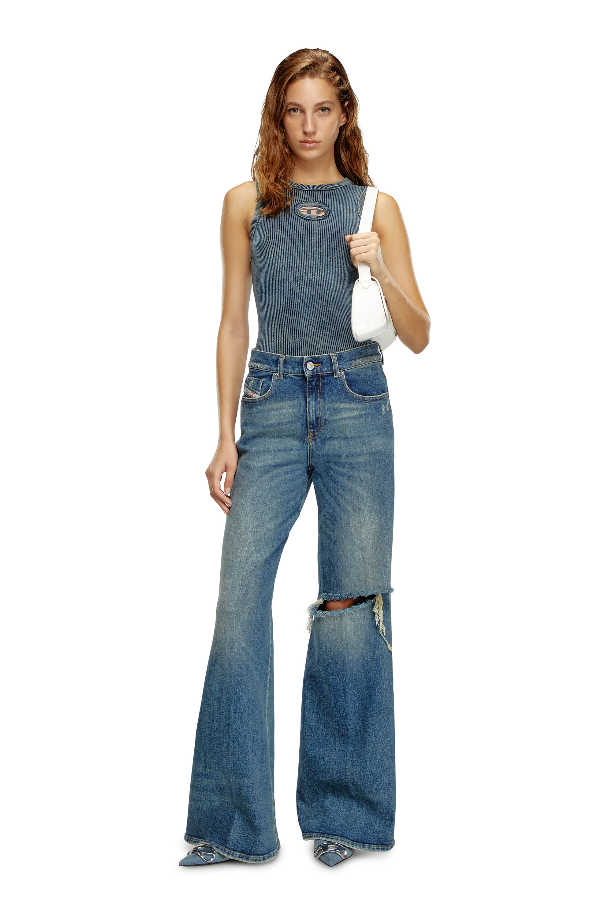 Diesel - Bootcut and Flare Jeans 1978 D-Akemi 007M5 Mujer, Azul medio - 1