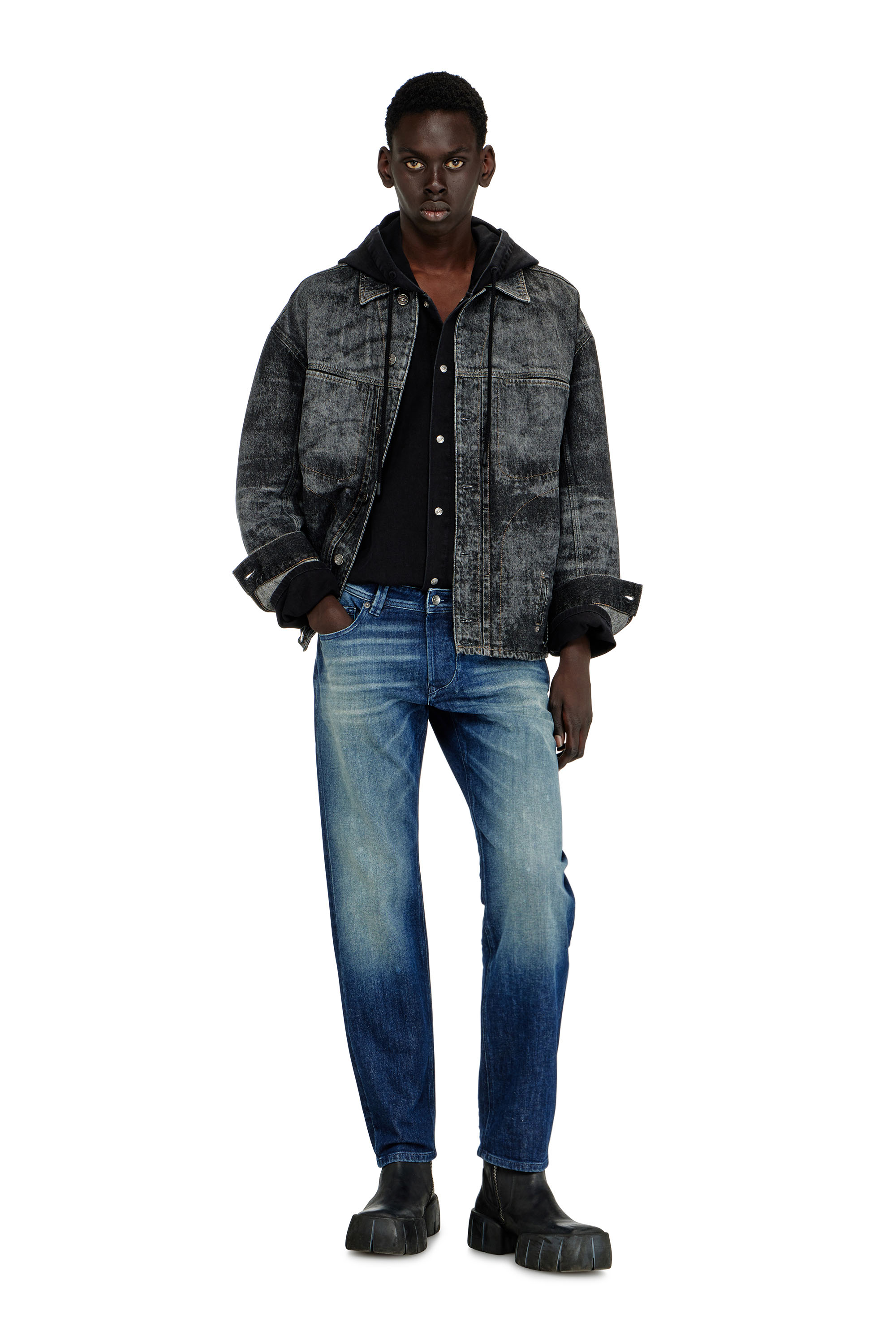 Diesel - Regular Jeans 1986 Larkee-Beex 0KBBR Hombre, Azul Oscuro - 1