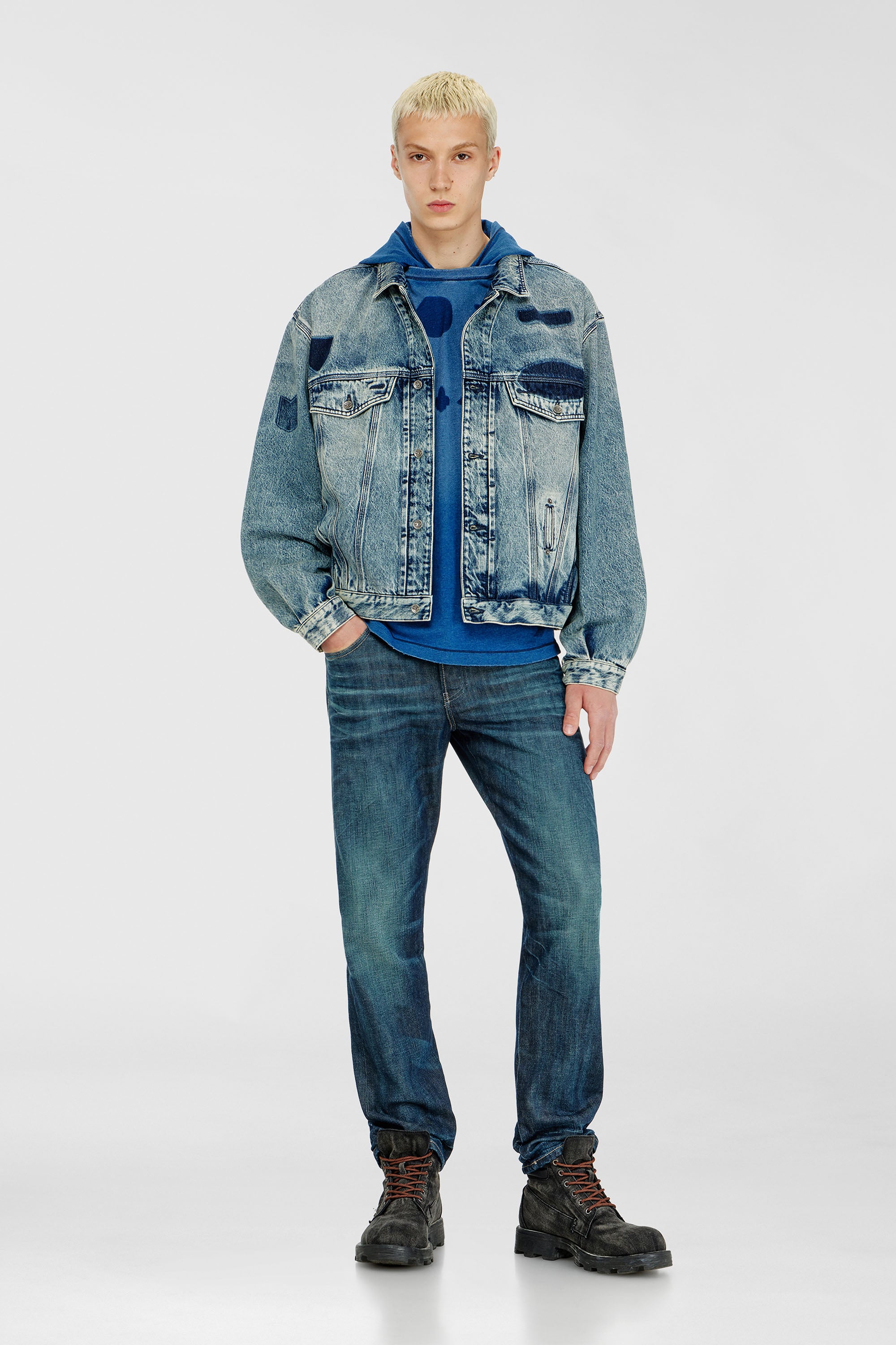 Diesel - D-DENVER-S2, Chaqueta trucker con efecto patch Unisex in Azul marino - 2