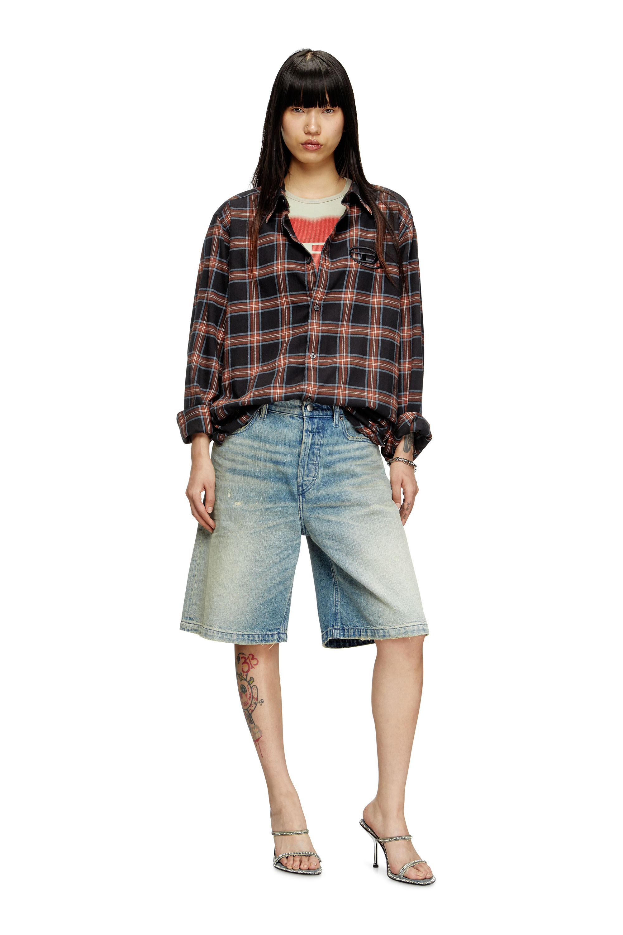 Diesel - DE-SIRE-SHORT, Pantalones cortos en denim de efecto desgastado Mujer in Azul marino - 2