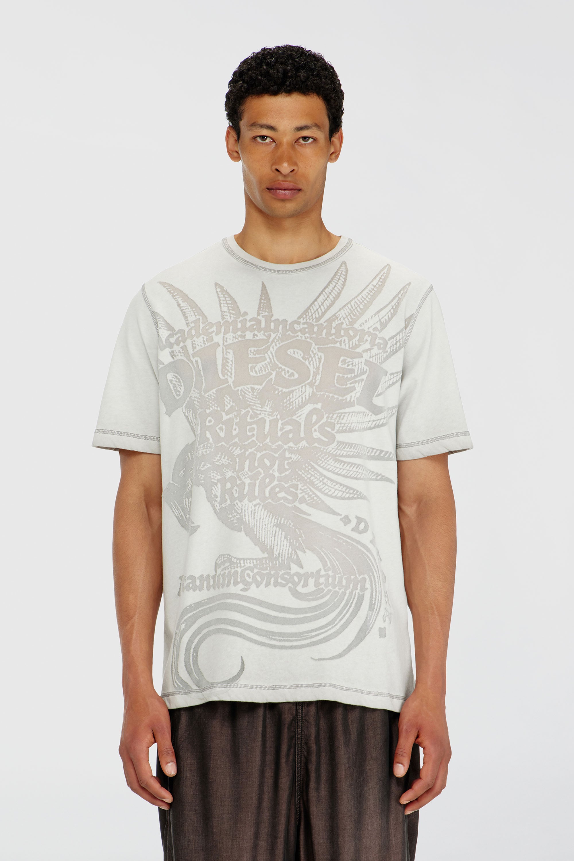 Diesel - T-RAWJUST-AA1, Camiseta de punto con gr&aacute;fico en relieve Hombre in Gris - 1