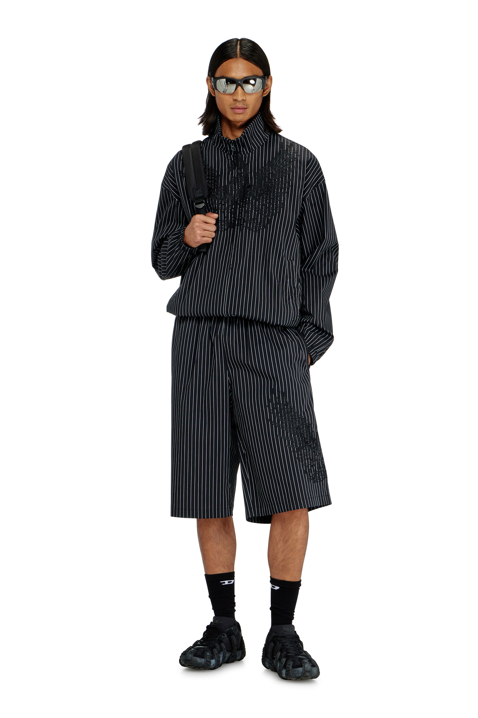 Diesel - P-THEO-SHORT-NJCA, Short pants con bordes de pinstripe y bordado Phoenix Hombre in Negro - 1