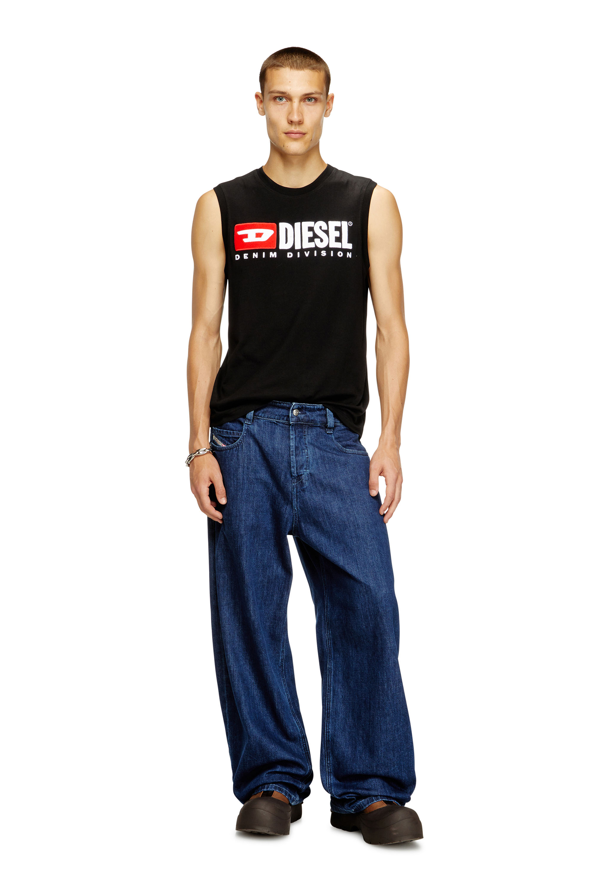 Diesel - T-ISCO-DIV, Camiseta sin mangas con logotipo estampado en el pecho Hombre in Negro - 2