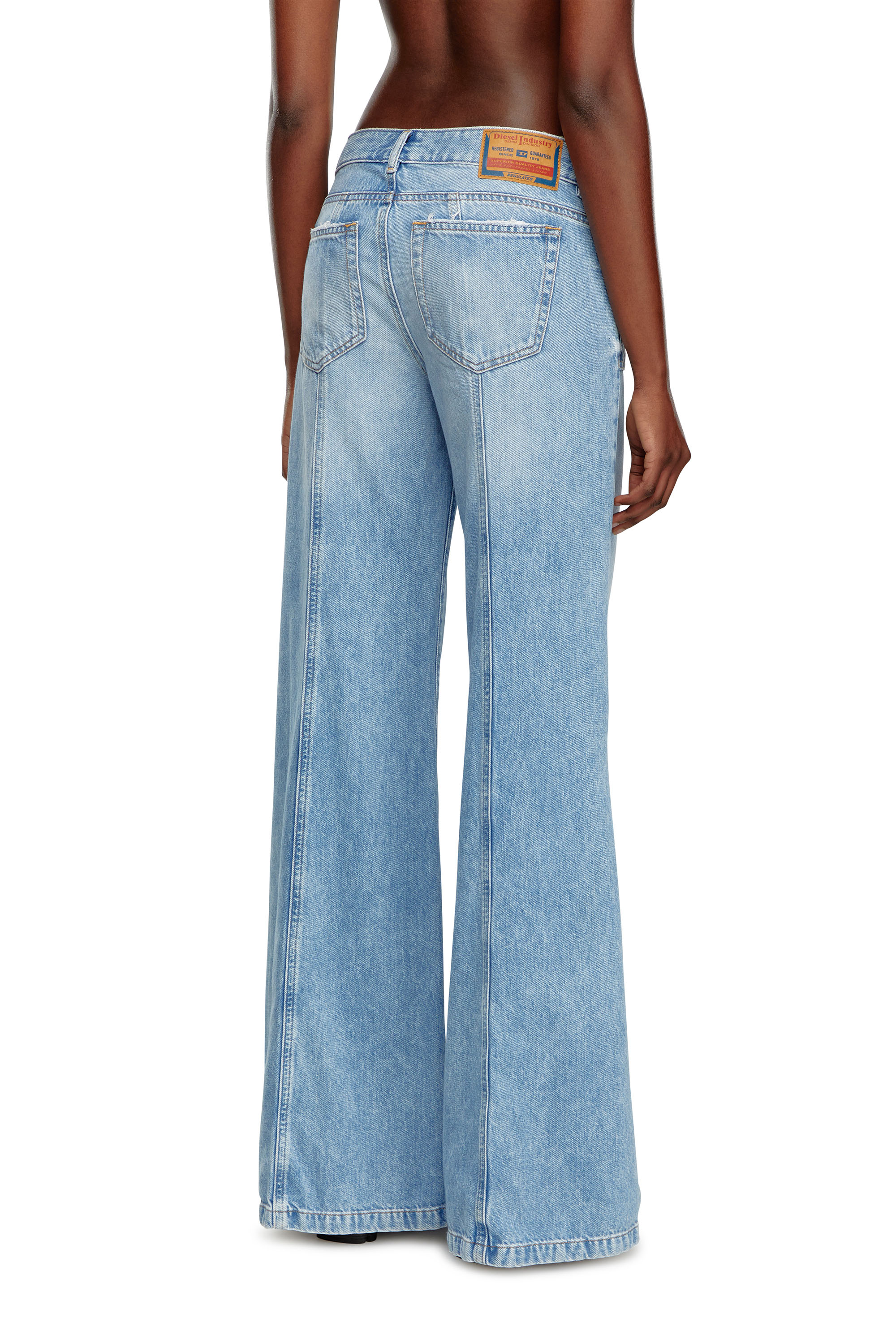 Diesel - Bootcut and Flare Jeans D-Akii 09J88, Azul Claro - Image 3