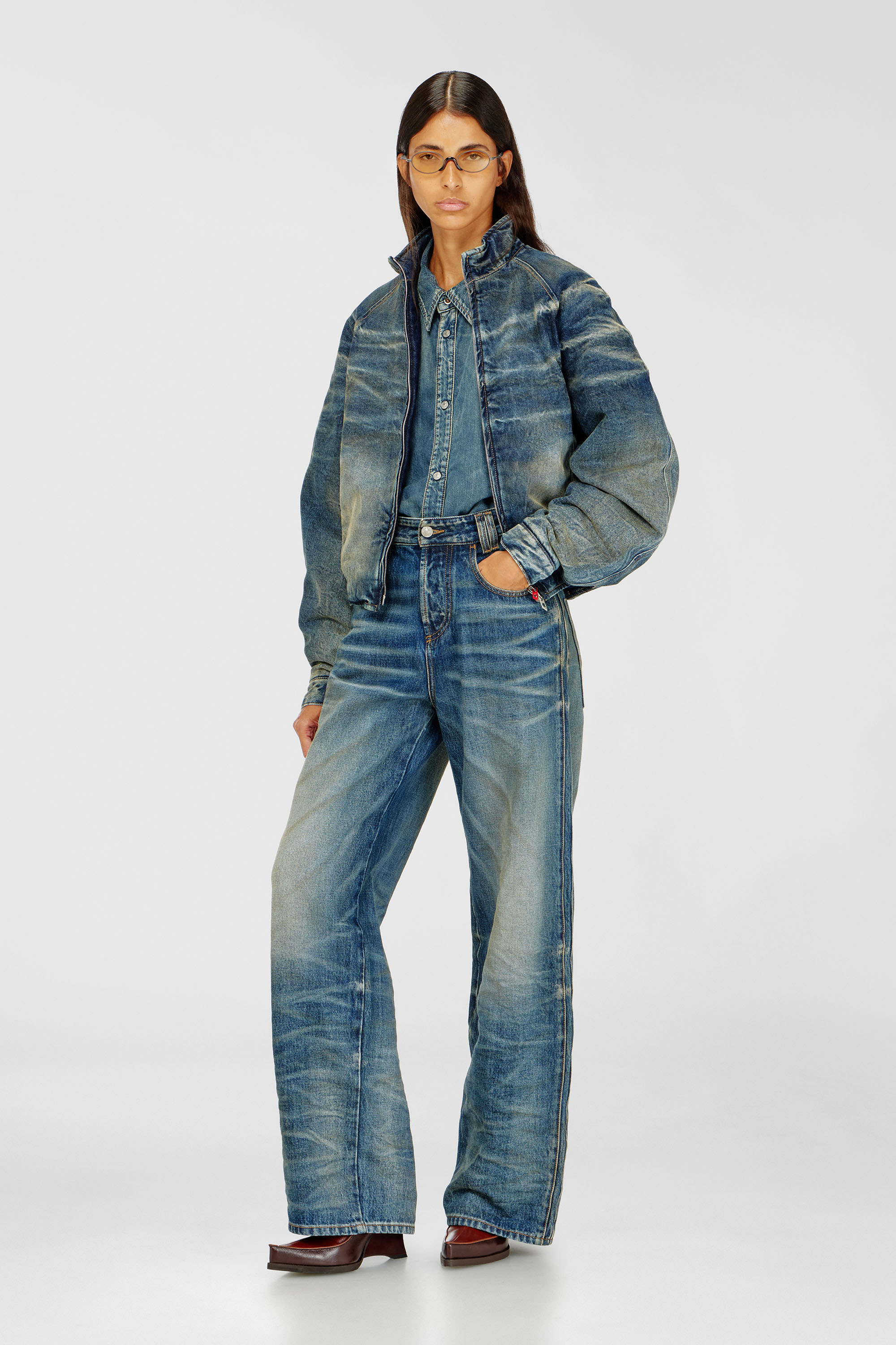 Diesel - Relaxed Jeans 1982 D-Hakou 007GC Unisex, Azul medio - 1