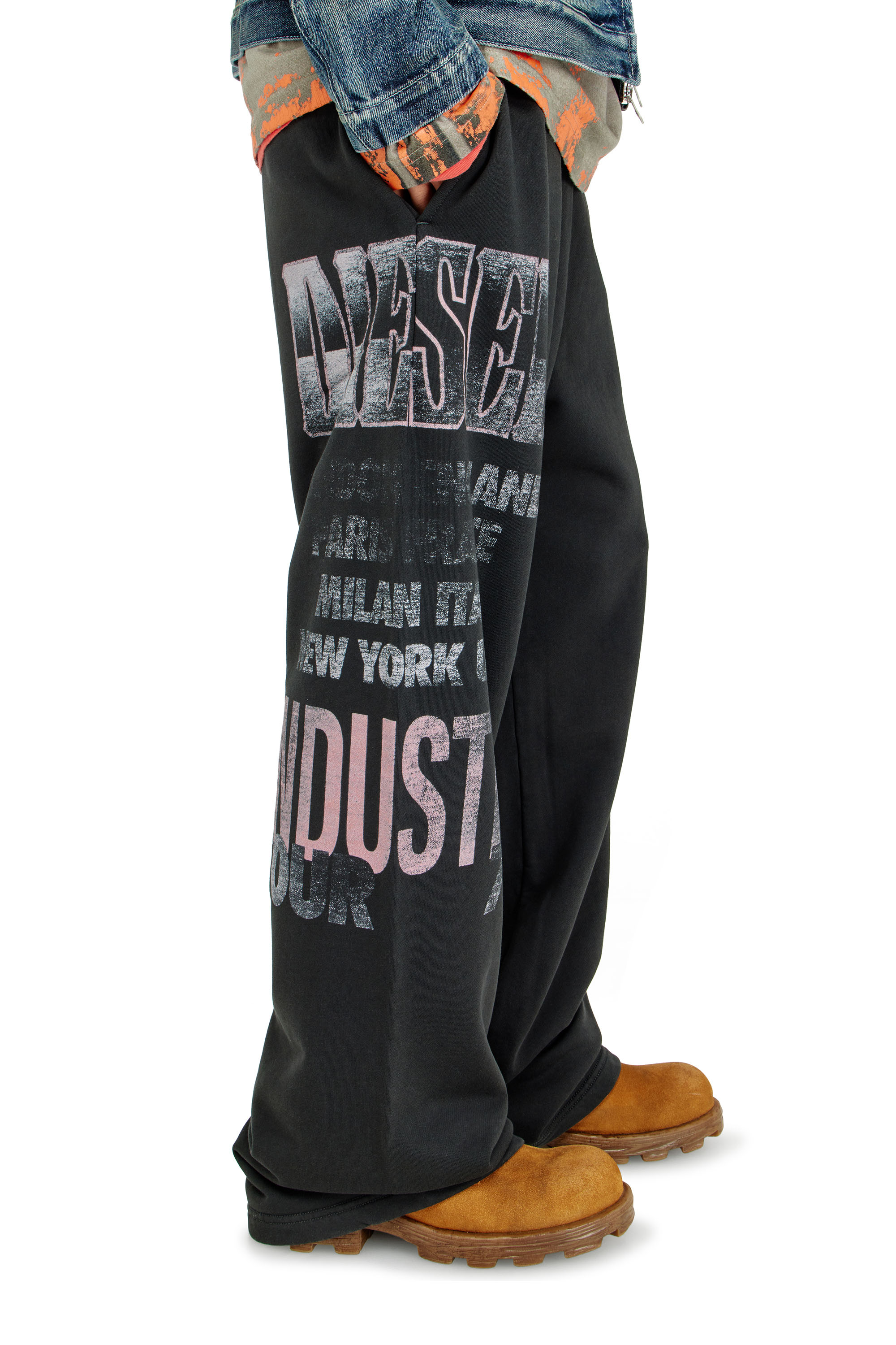 Diesel - P-ILL, Pantal&oacute;n de ch&aacute;ndal con gr&aacute;ficos de concierto Hombre in Negro - 4
