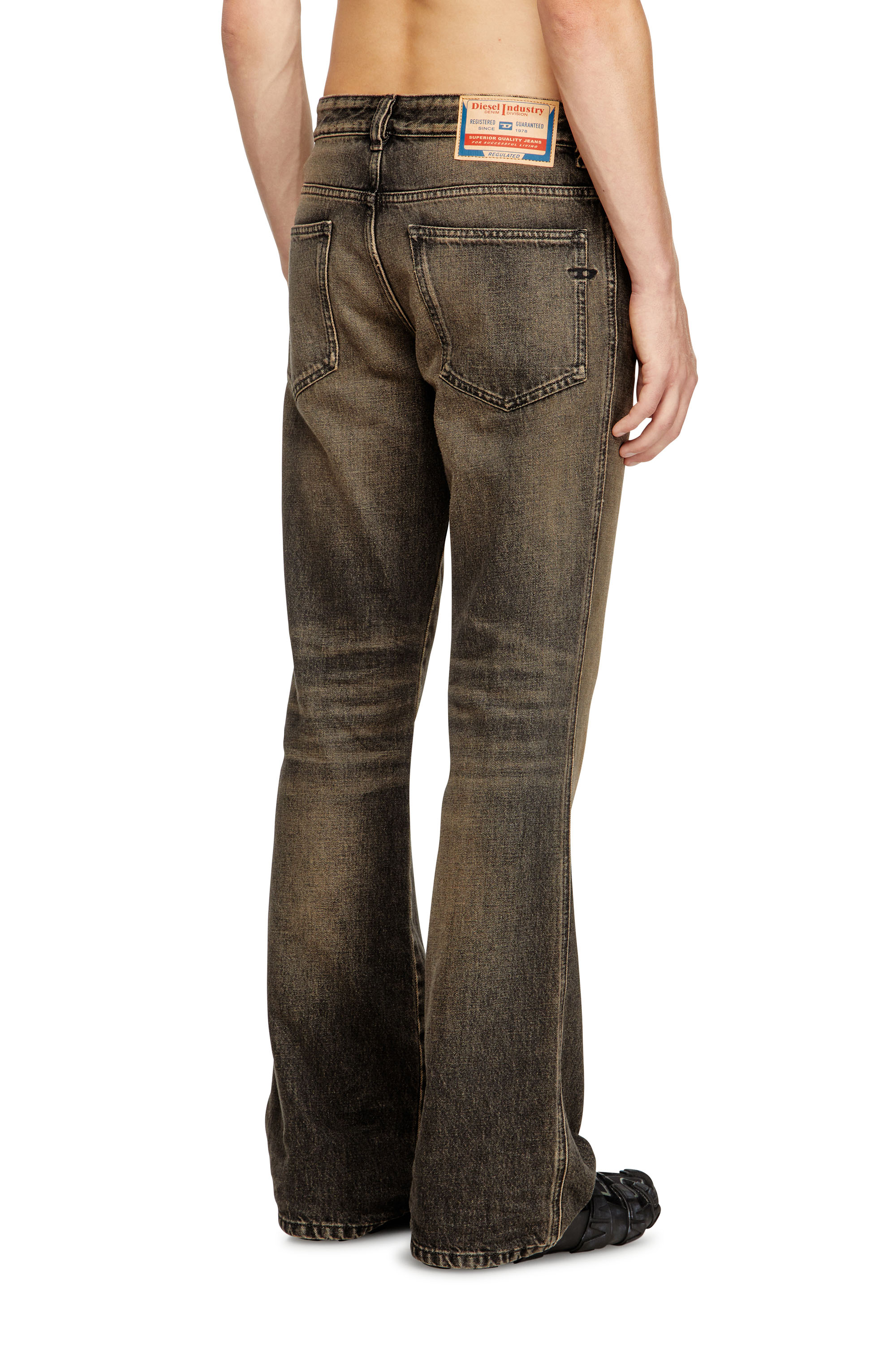 Diesel - Bootcut Jeans 1998 D-Buck 007AX Hombre, Negro/Gris oscuro - 2