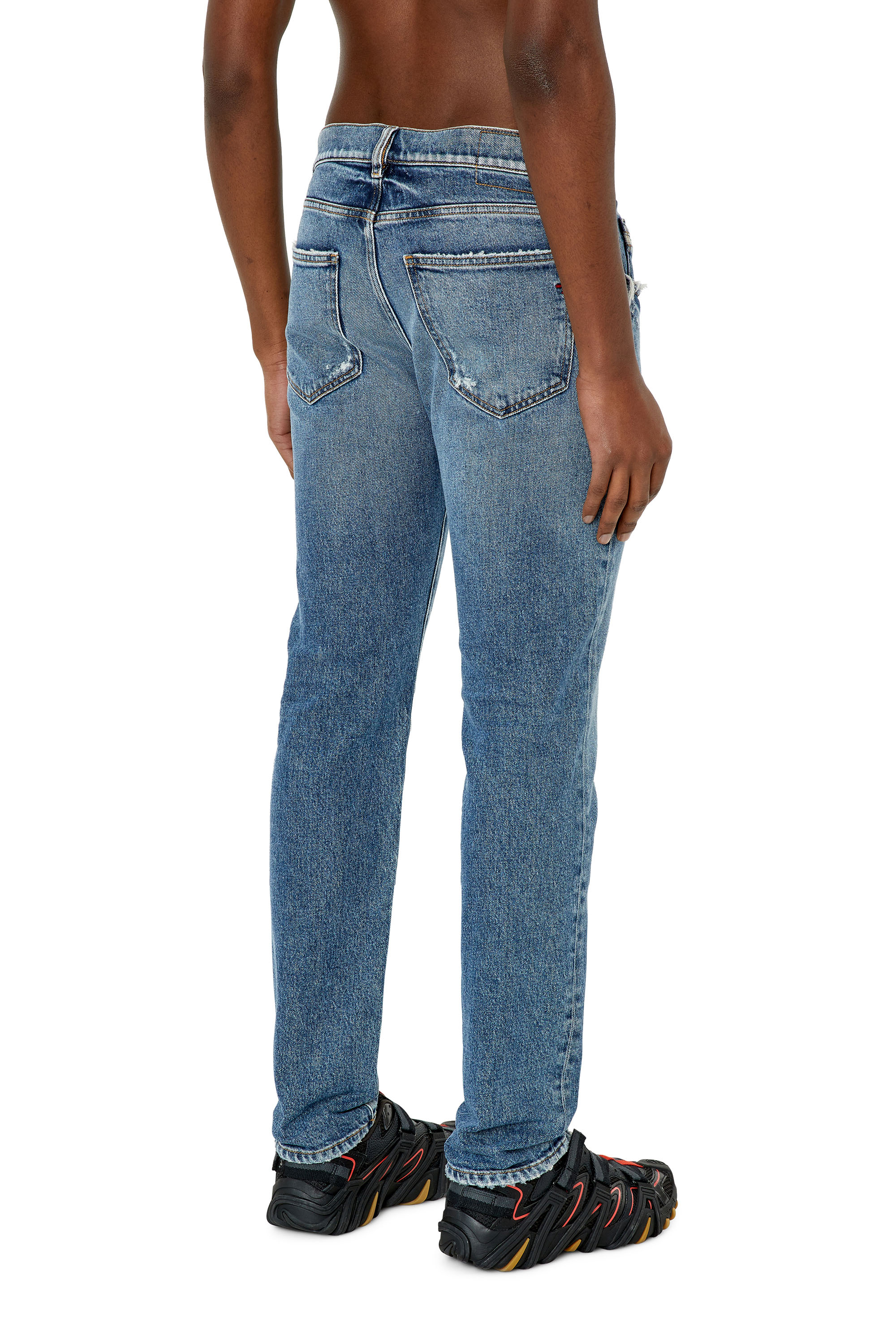 Diesel - 2019 D-Strukt 09F16 Slim Jeans, Azul medio - Image 2