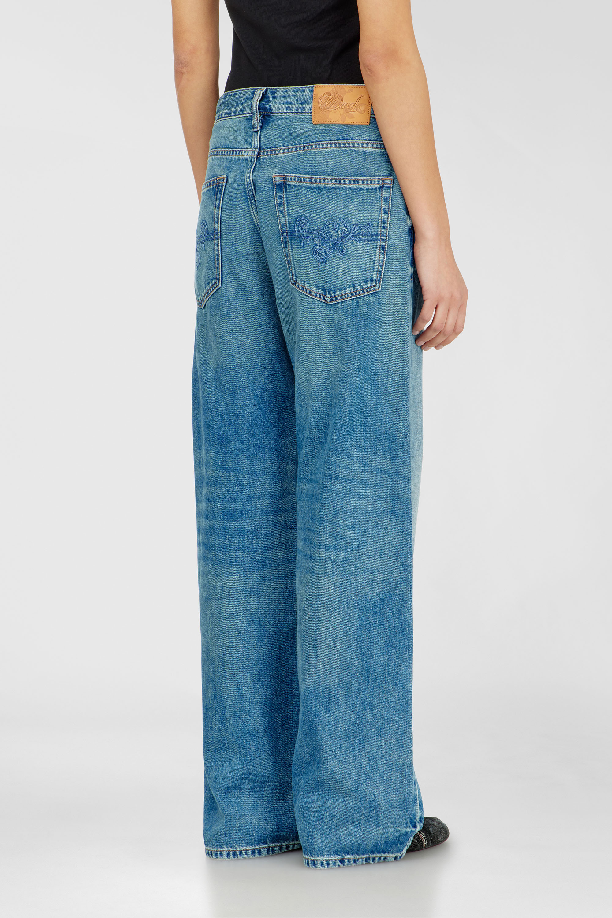 Diesel - Relaxed Jeans 1990 D-Waigee 0TJDI Mujer, Azul medio - 5