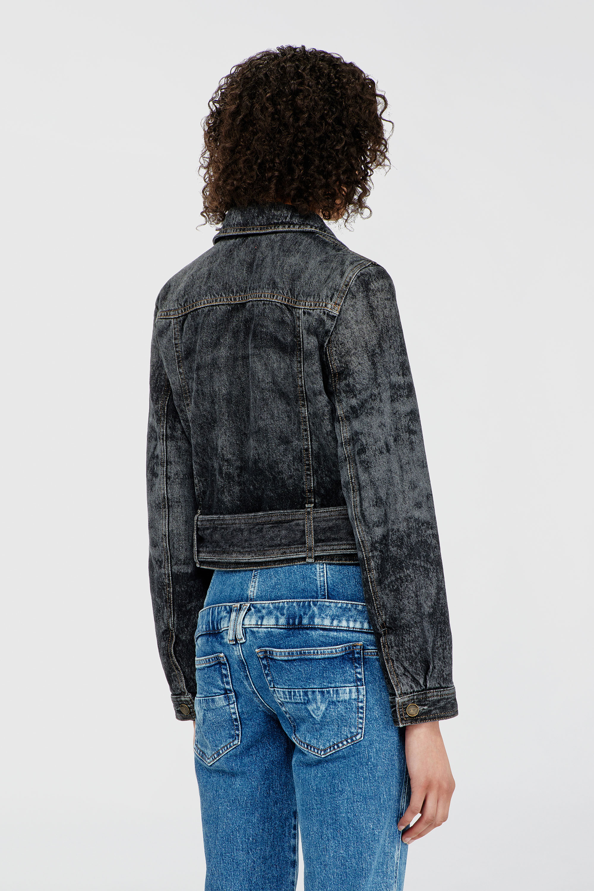Diesel - DE-LEGEND-S, Chaqueta denim cropped con cintur&oacute;n Mujer in Negro - 4