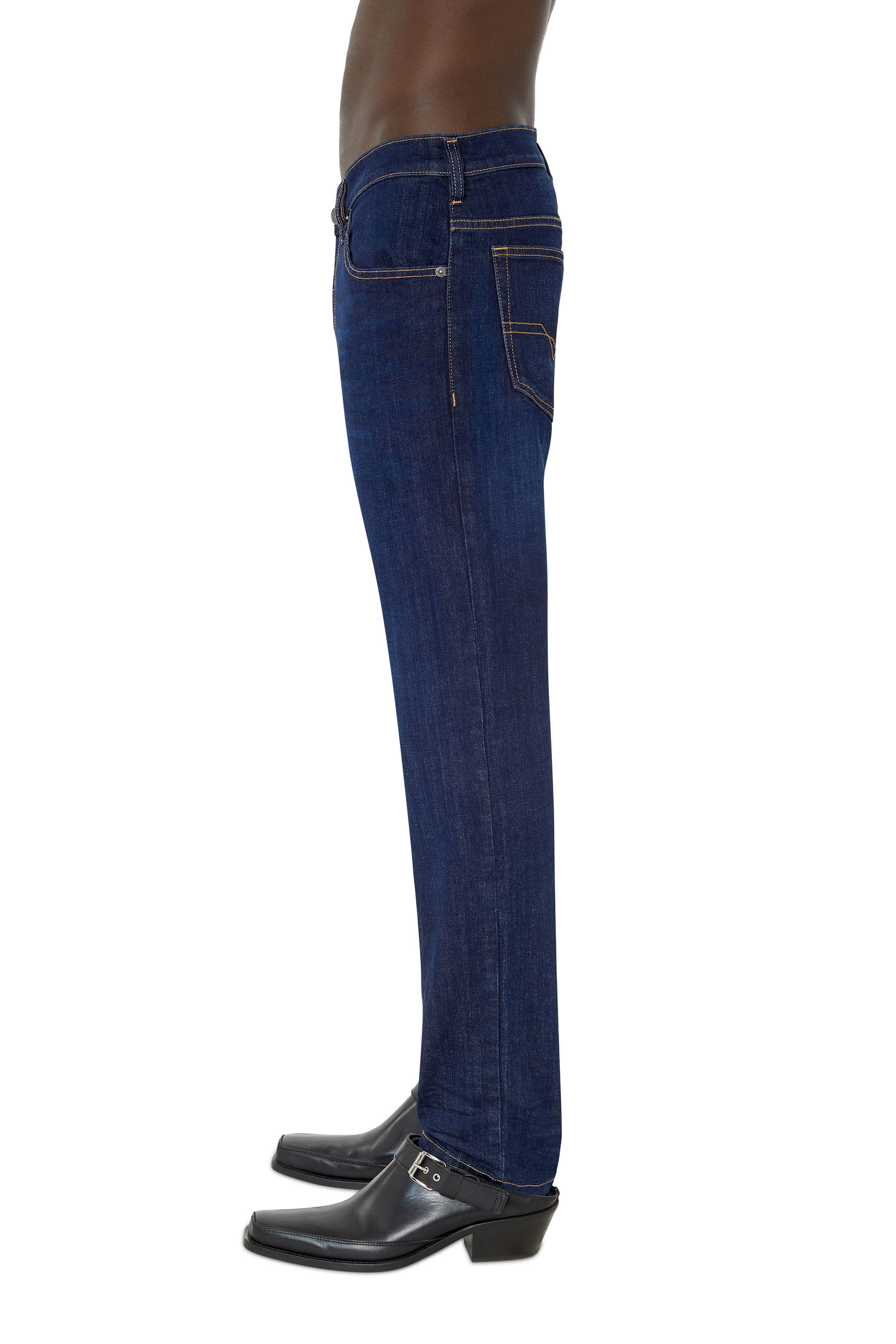 Diesel - D-Yennox 0IHAQ Tapered Jeans, Azul Oscuro - Image 4