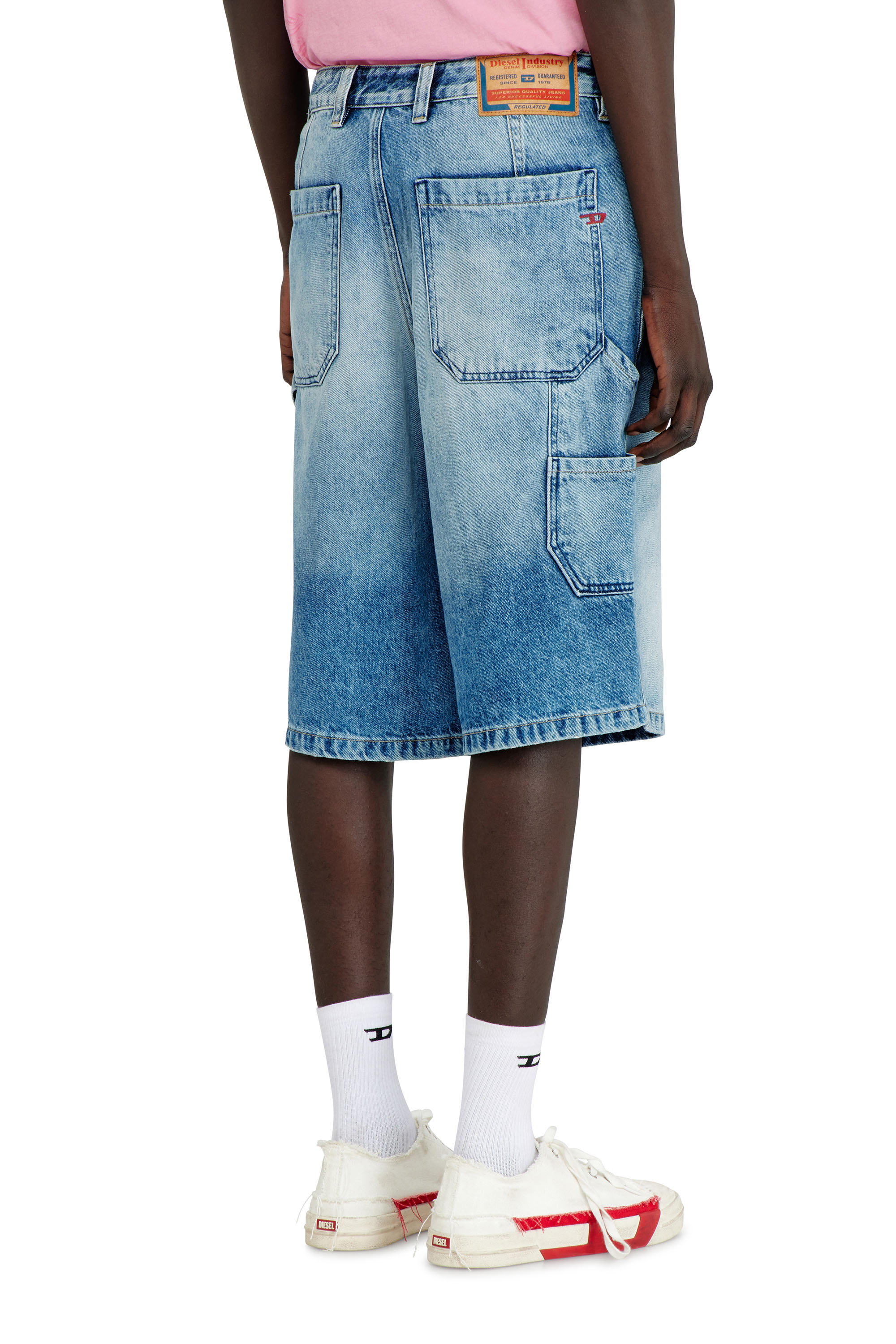 Diesel - D-LIVERY-W-SHORT, Shorts Relaxed en denim fluido con abrasiones Hombre in ToBeDefined - 4