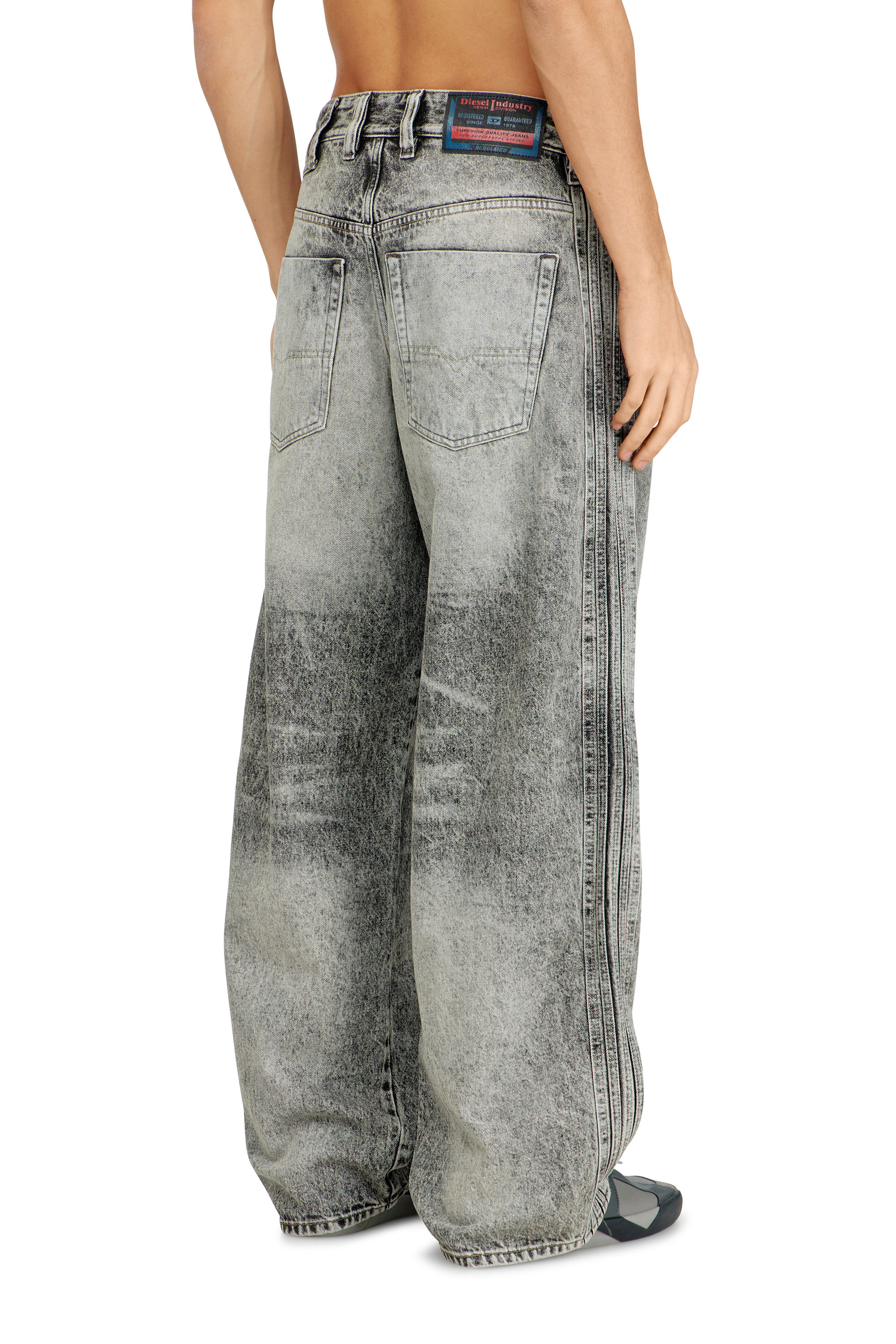 Diesel - Relaxed Jeans 1997 D-Enim-M 09P11 Unisex, Gris Claro - 4