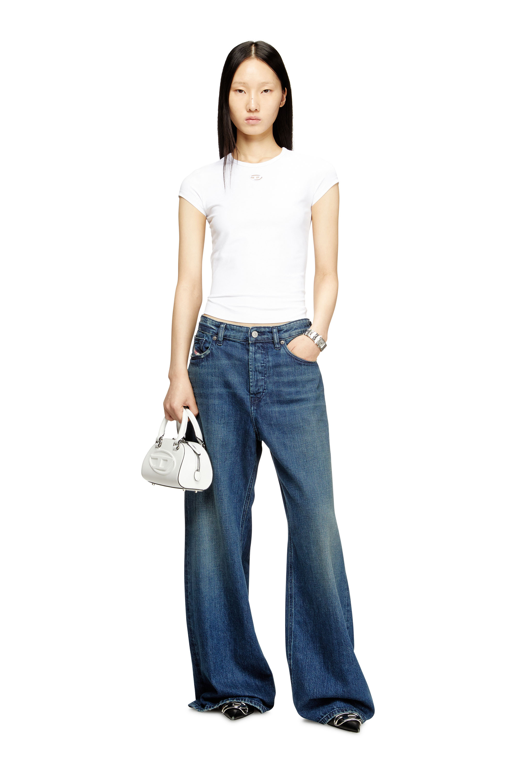 Diesel - T-ANGIE-OD, Camiseta con logotipo bordado con abertura Mujer in Blanco - 2