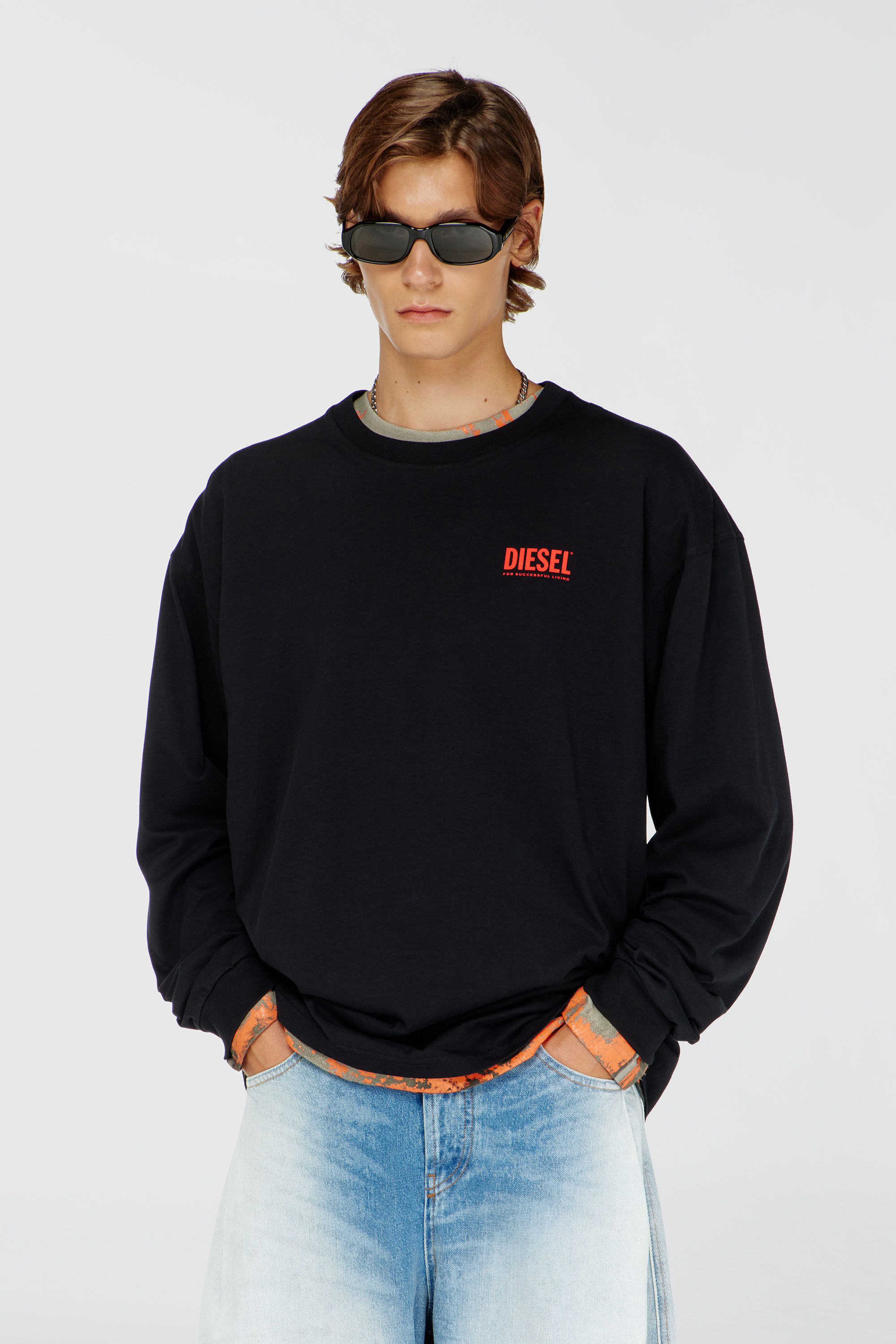 Diesel - T-BOXT-LS-BISK, Camiseta de manga larga y corte relajado con logotipo Biscotto Hombre in Negro - 1