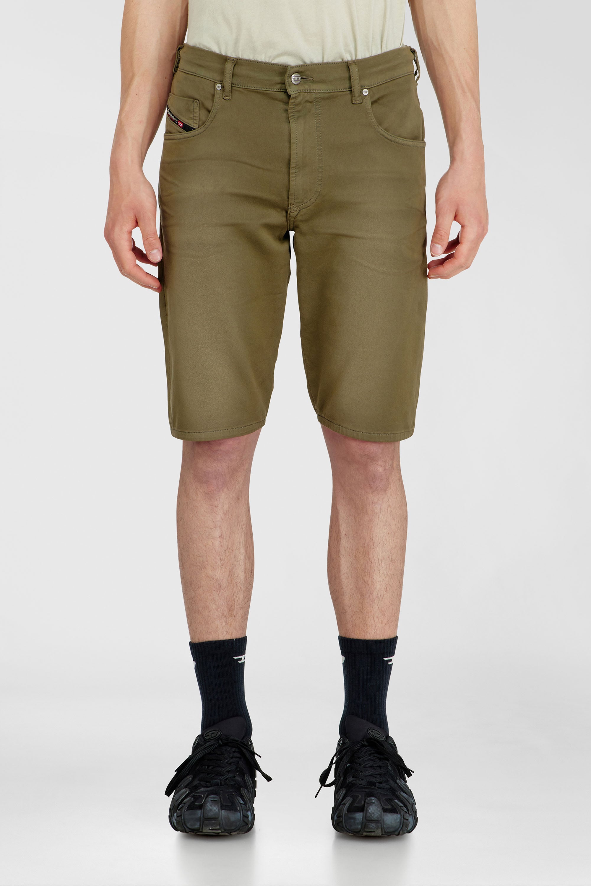 Diesel - 2033 D-KROOLEY-SHORT-BW JOGG, Slim shorts en denim de color Hombre in Verde - 1