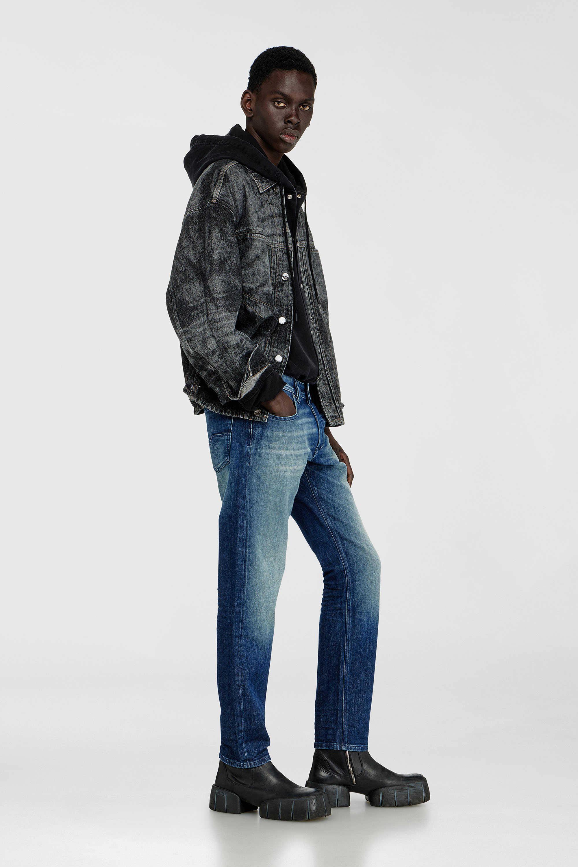 Diesel - Regular Jeans 1986 Larkee-Beex 0KBBR Hombre, Azul Oscuro - 2