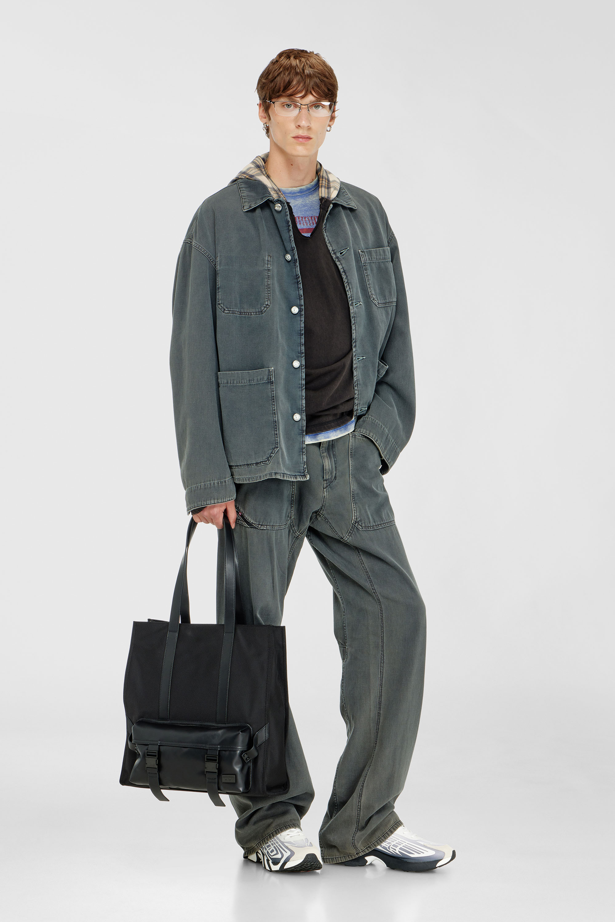 Diesel - D-STACK-U, Chaqueta estilo utility de denim te&ntilde;ido Unisex in Gris - 2
