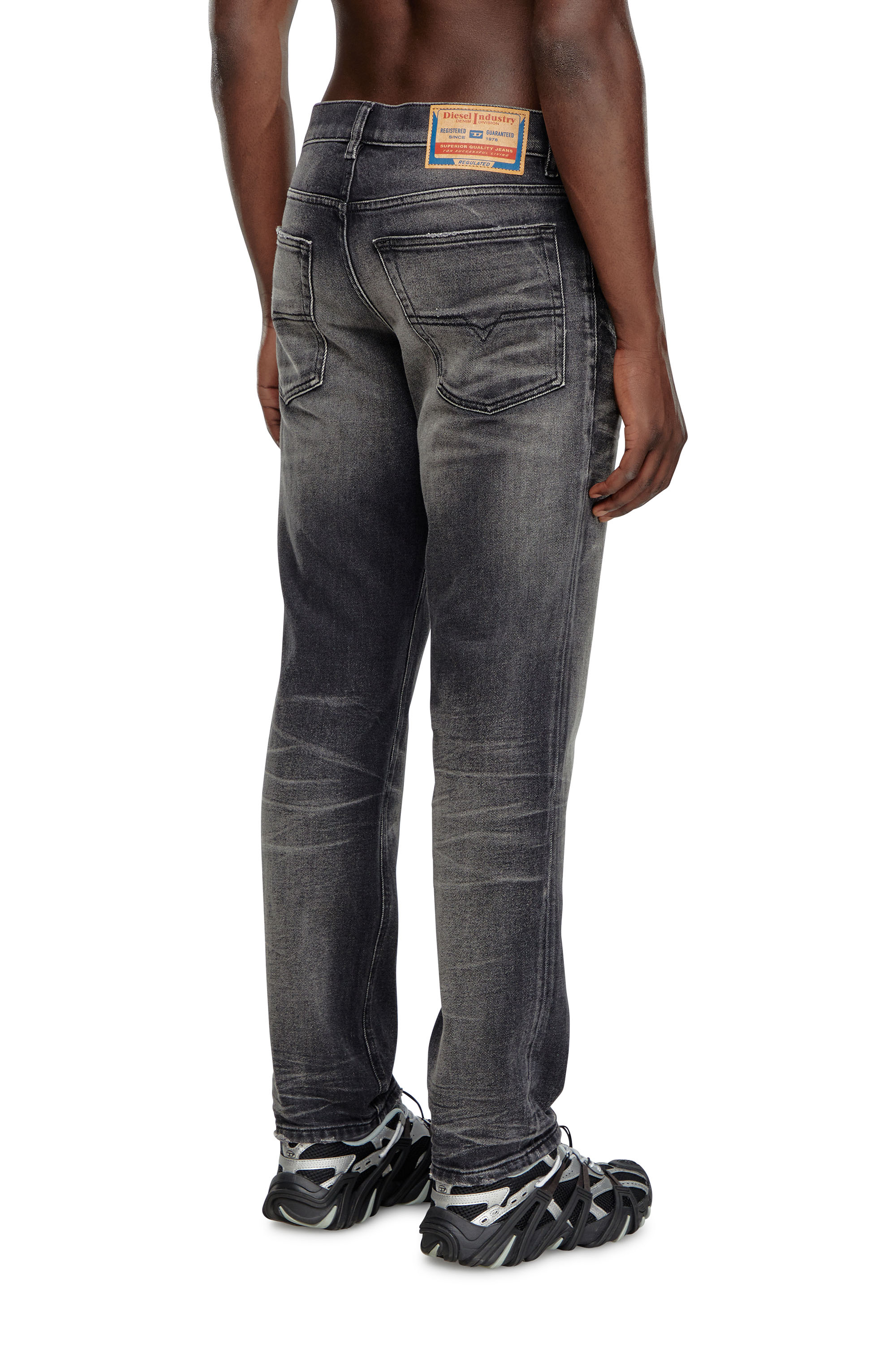 Diesel - Tapered Jeans 2023 D-Finitive 09J65, Hombre Tapered Jeans - 2023 D-Finitive in Negro - Image 3
