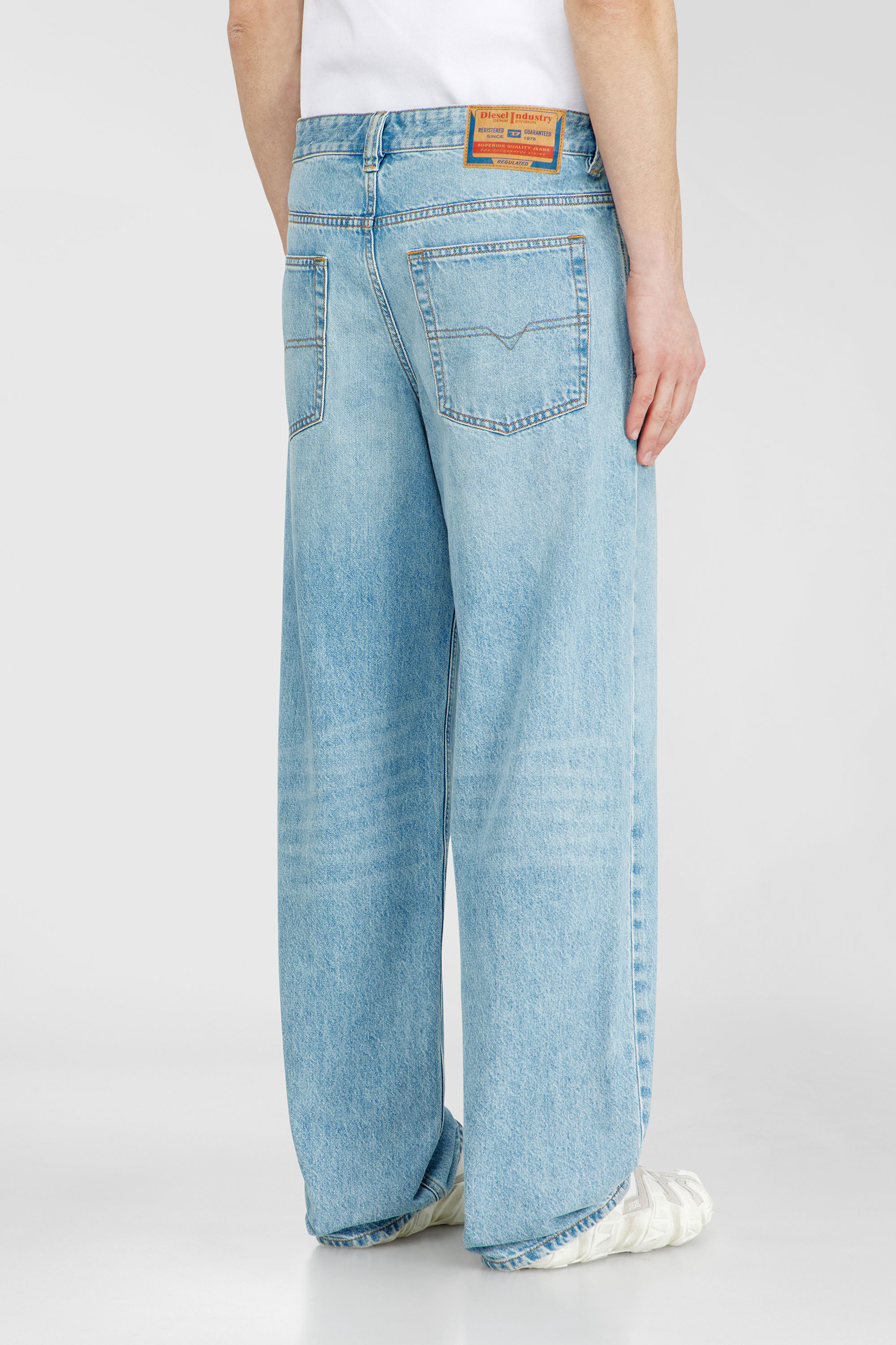 Diesel - Relaxed Jeans 2001 D-Macro 09I29 Hombre, Azul Claro - 5