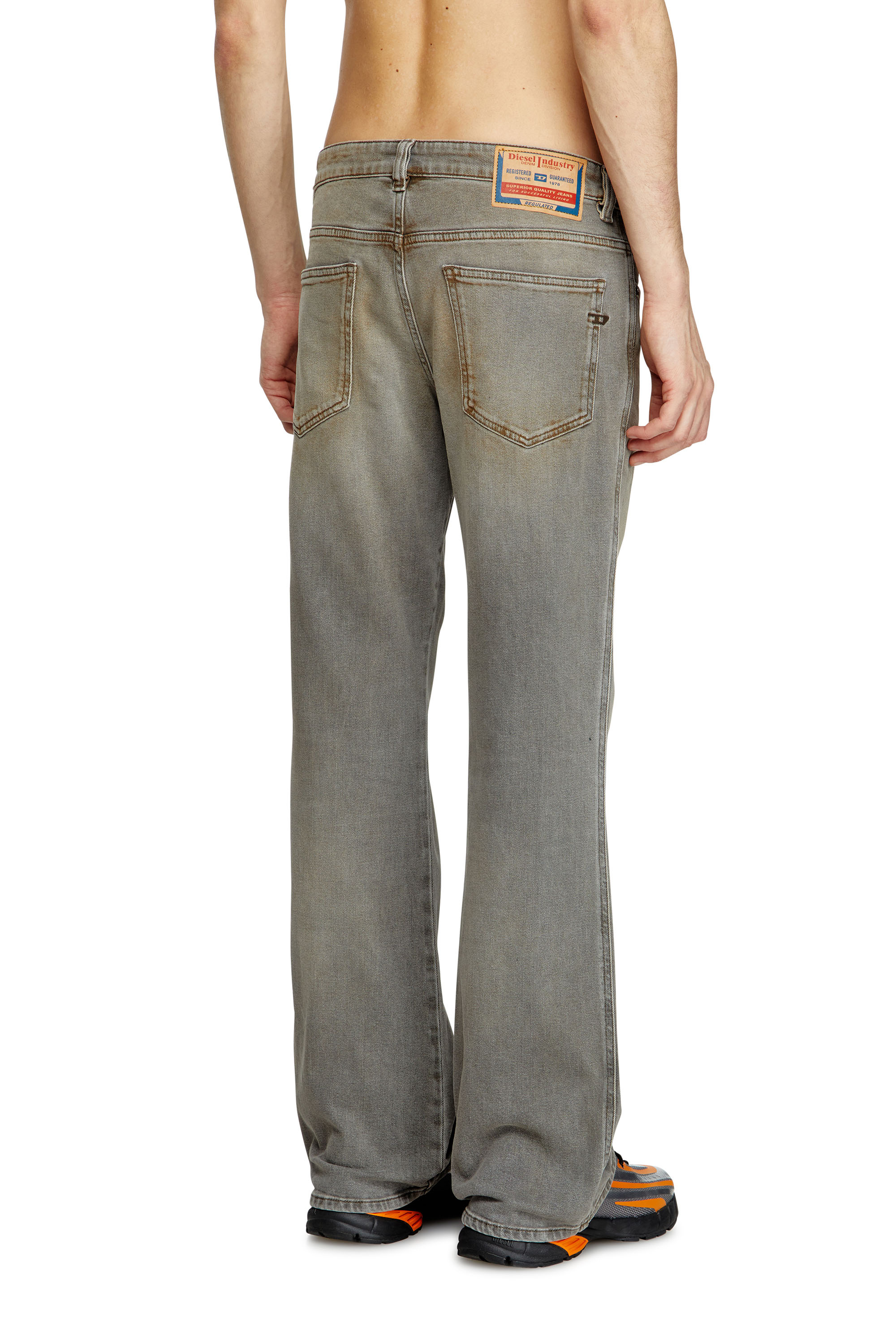 Diesel - Bootcut Jeans 1998 D-Buck 09L37 Hombre, Gris Claro - 4