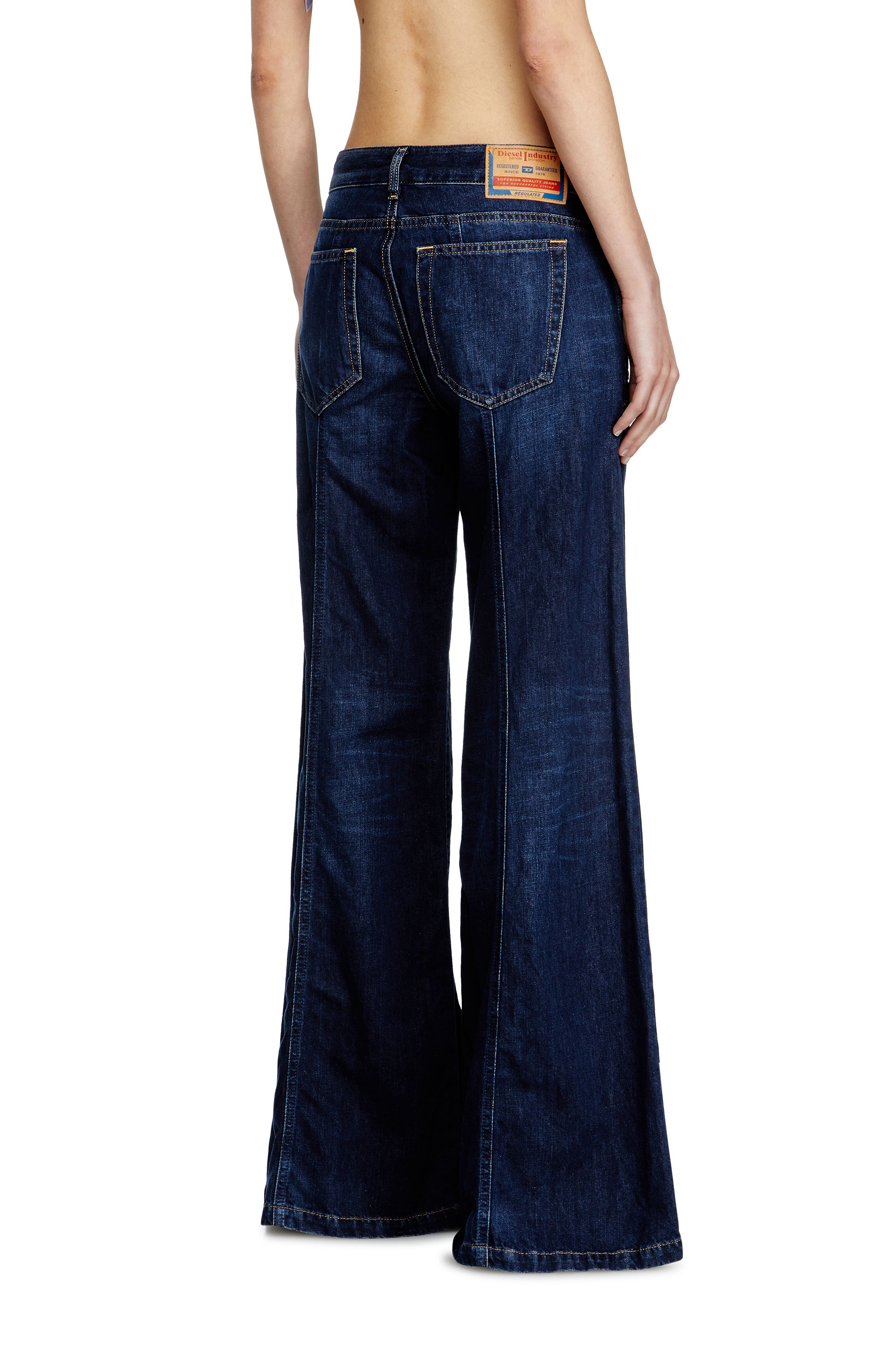 Diesel - Flare Jeans D-Akii 068RA Mujer, Azul Oscuro - 4