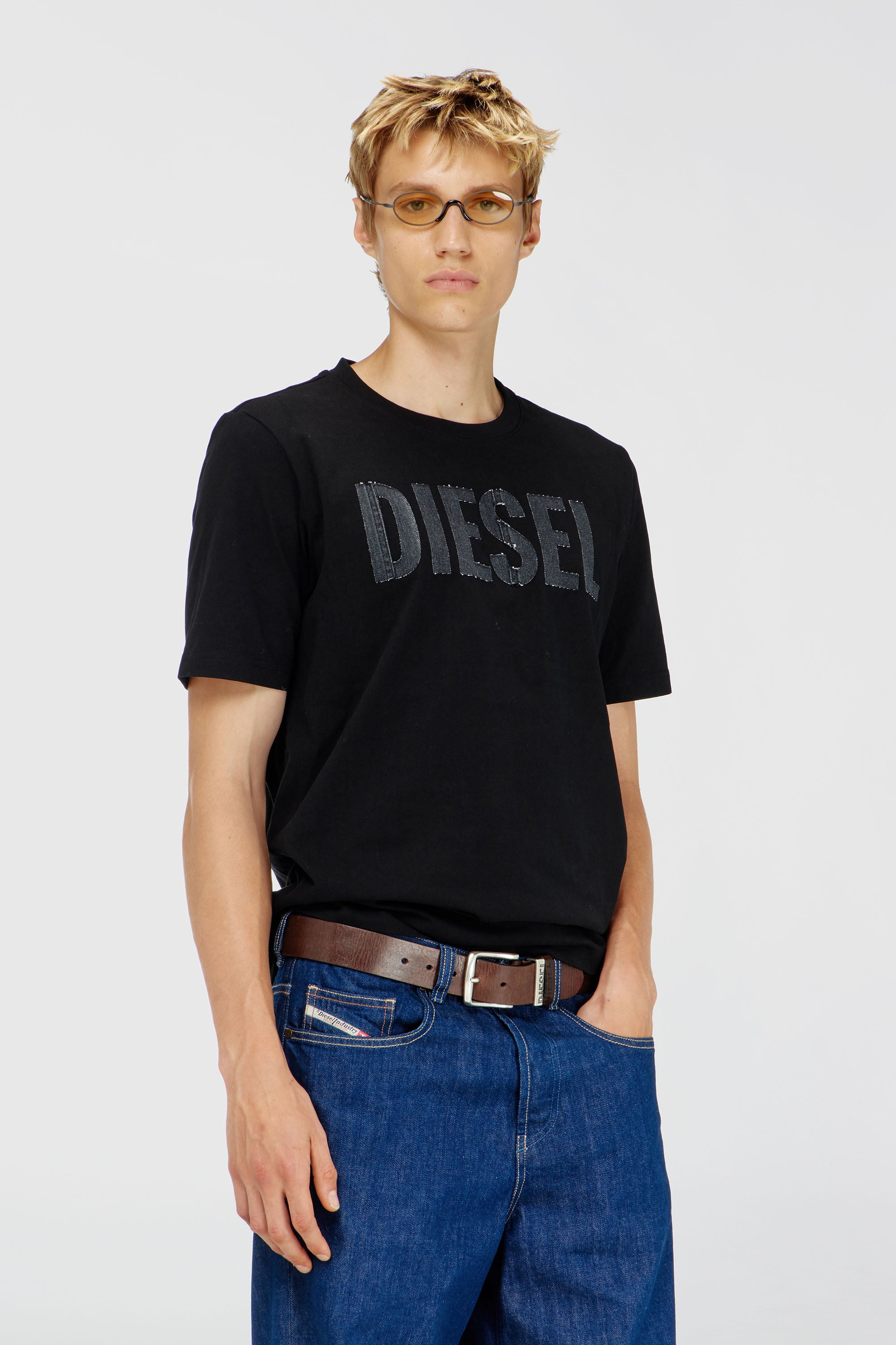 Diesel - T-JUST-APP-T92, Camiseta de algod&oacute;n con estampado de logotipo Diesel tono sobre tono Hombre in Negro - 1