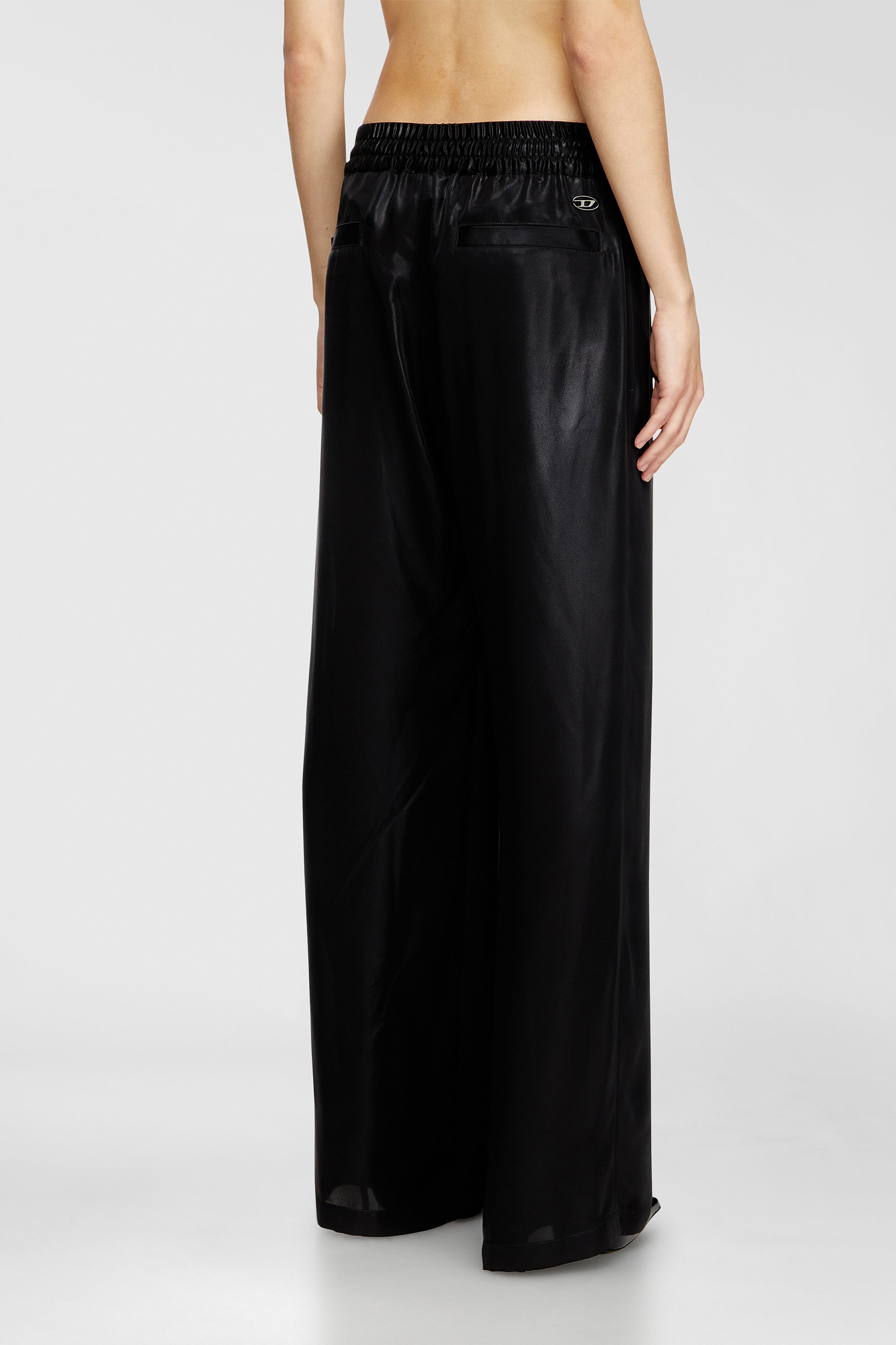 Diesel - P-DREYER-C-WN-Q1, Pantalones deportivos de sat&eacute;n Mujer in Negro - 4
