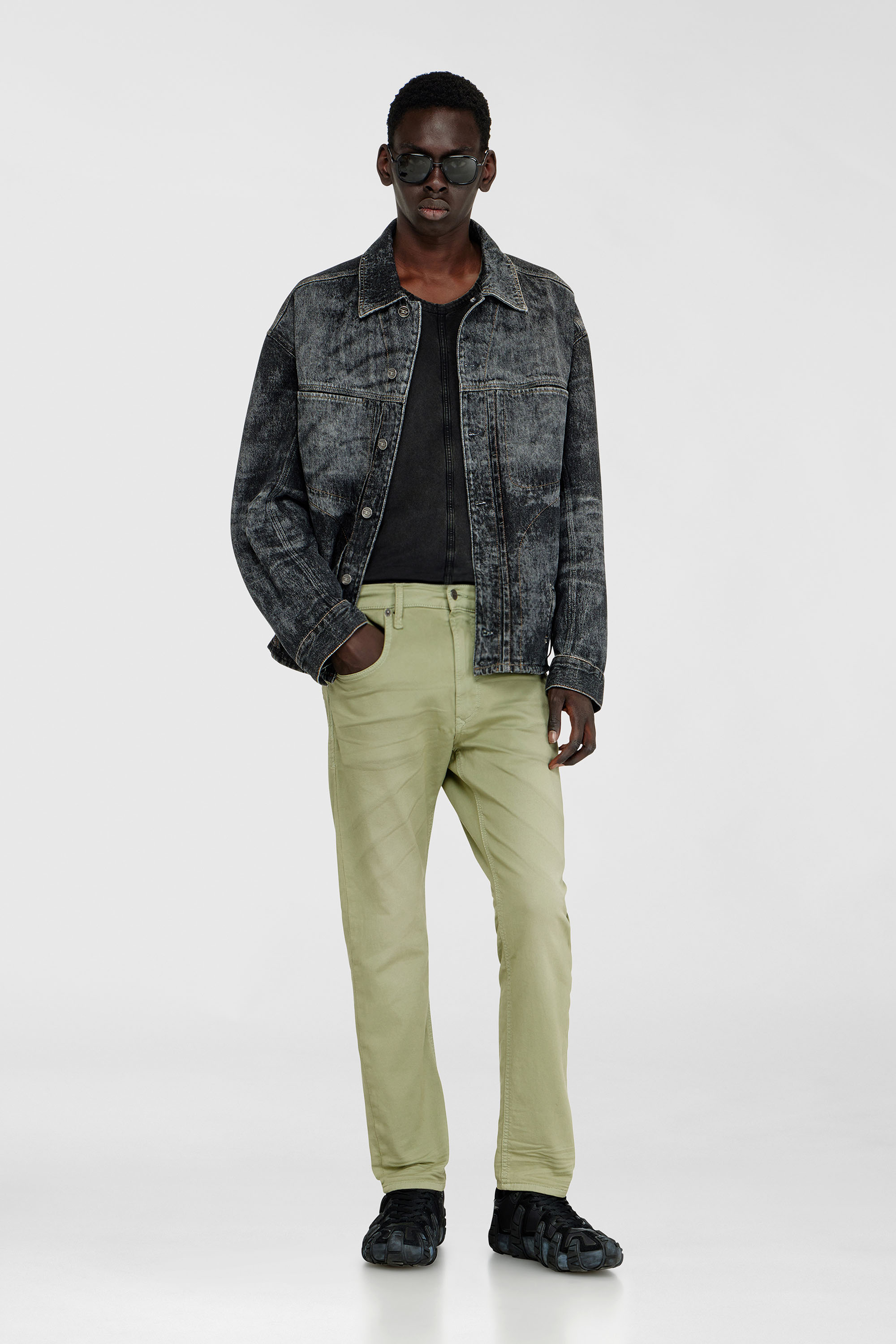 Diesel - Regular 2032 D-Krooley-BW Joggjeans&reg; 0670M Hombre, Verde Oliva - 1