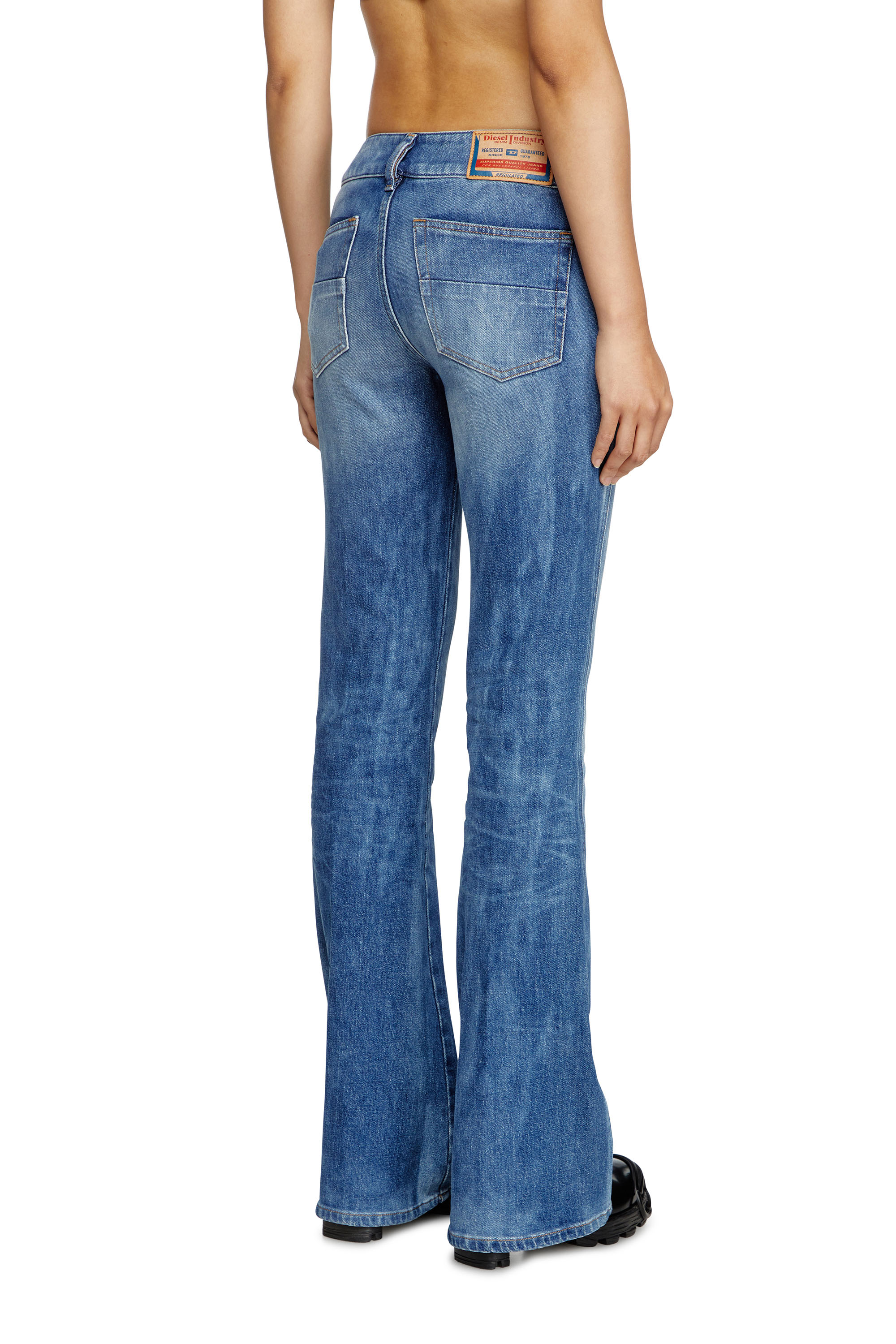 Diesel - Bootcut Jeans D-Hush 09L19 Mujer, Azul medio - 4