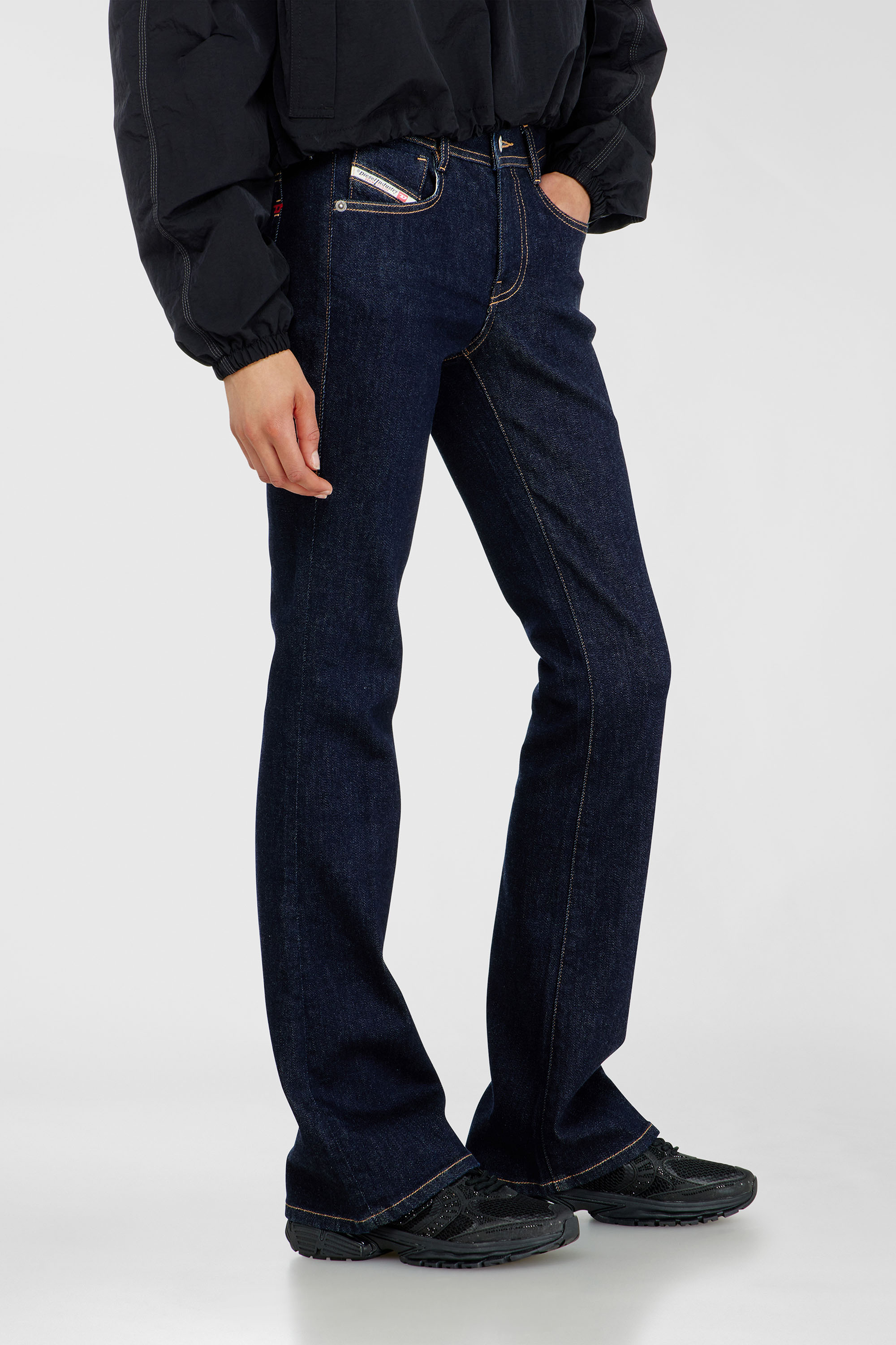 Diesel - Bootcut Jeans 1969 D-Ebbey 0HDBM Mujer, Azul Oscuro - 7