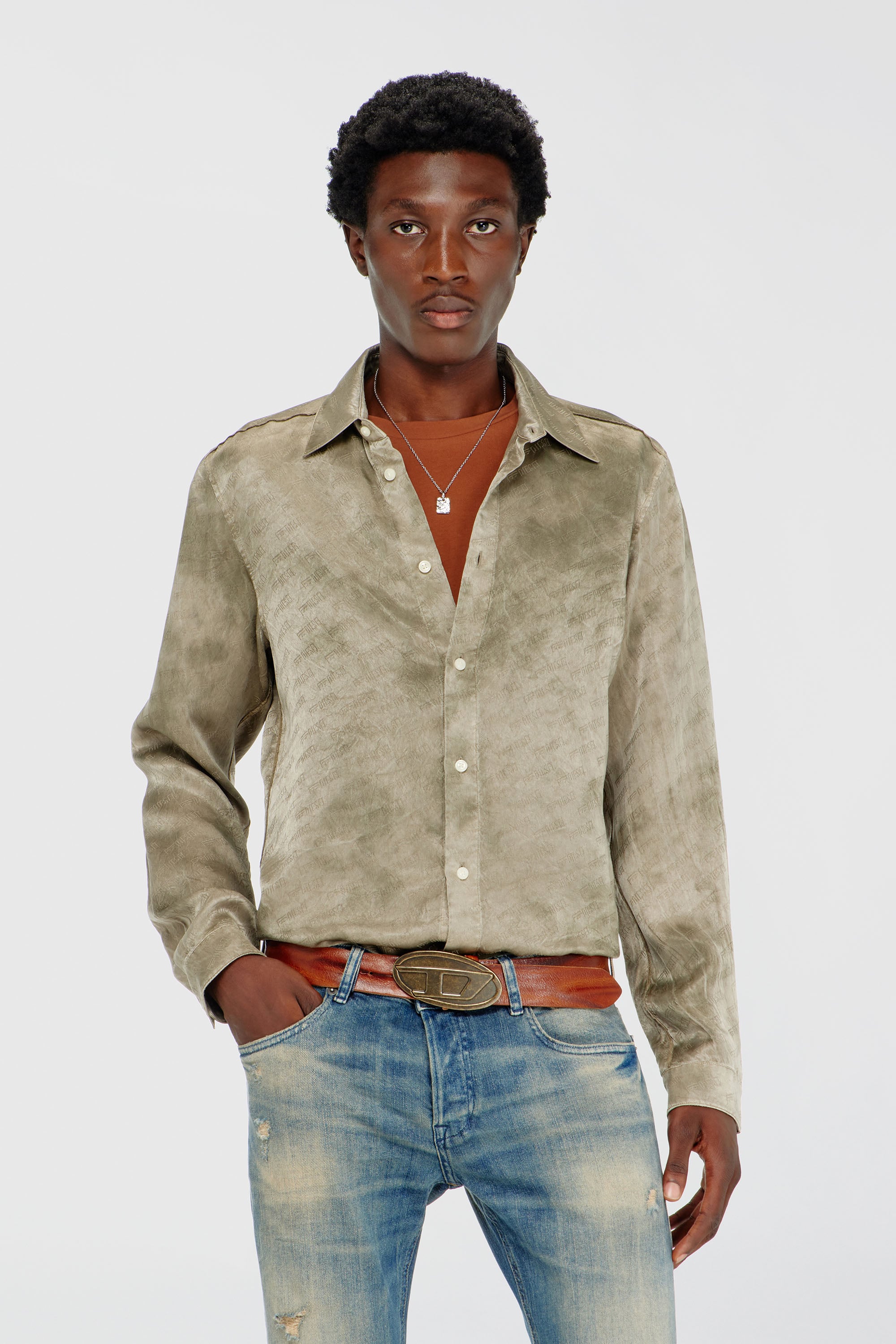 Diesel - S-KISSY-HNBW, Shirt en sat&eacute;n arrugado jacquard con logo Hombre in Marr&oacute;n - 1