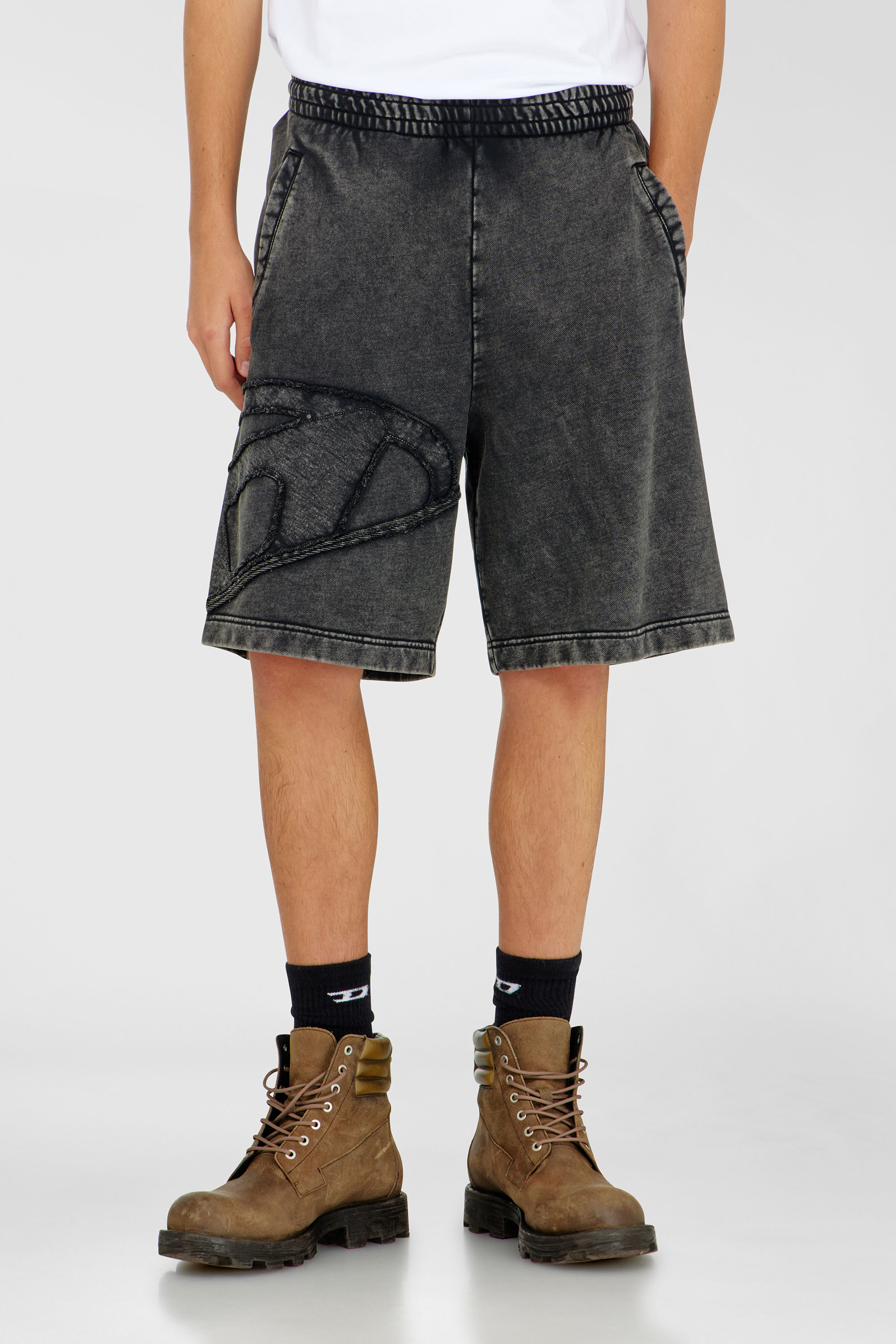 Diesel - P-CROW-MEGCUT, Shorts de felpa con logo Oval D seccionado Hombre in Negro - 1