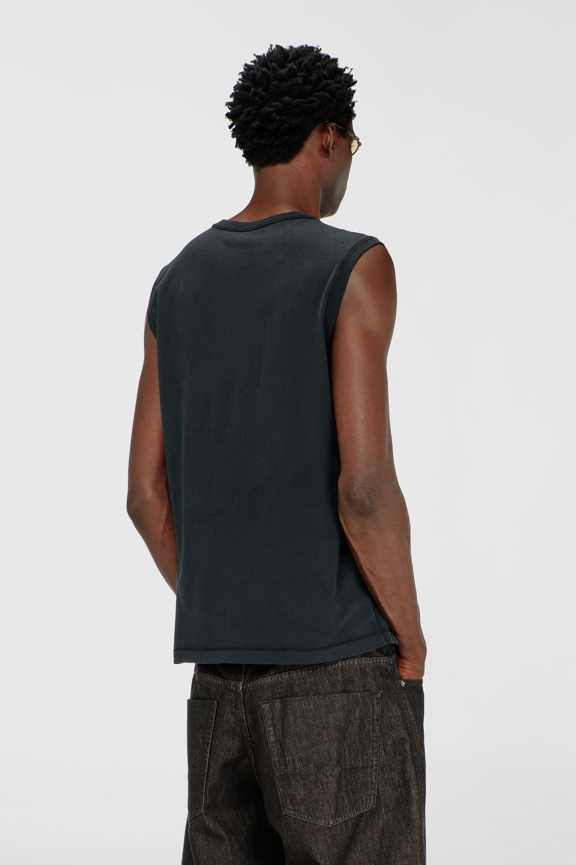 Diesel - T-BISCO-IOD, Camiseta de tirantes de algod&oacute;n sin mangas con Oval D met&aacute;lico Hombre in Negro - 4