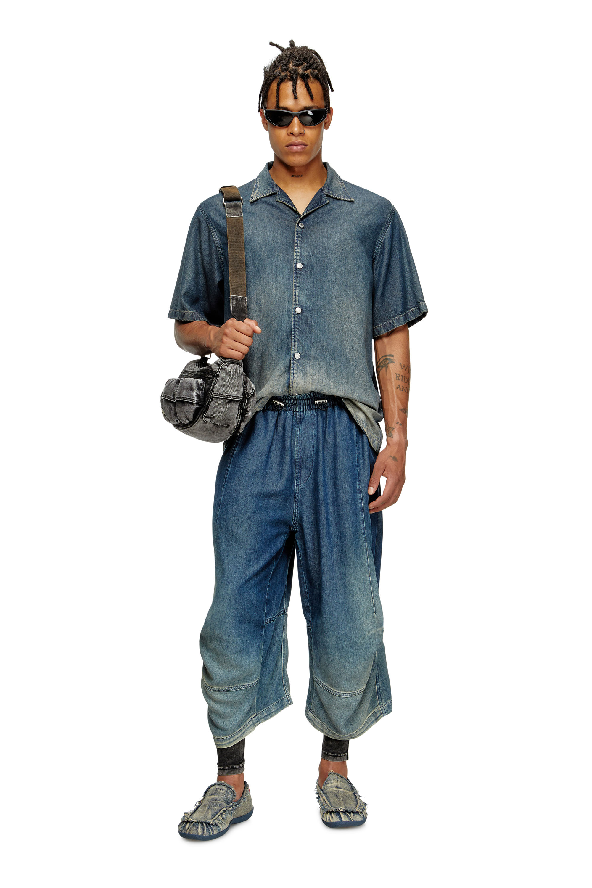 Diesel - D-PARI-SHORT-S, Pantalones cortos ergonómicos de denim sombreado Unisex in Azul marino - 3