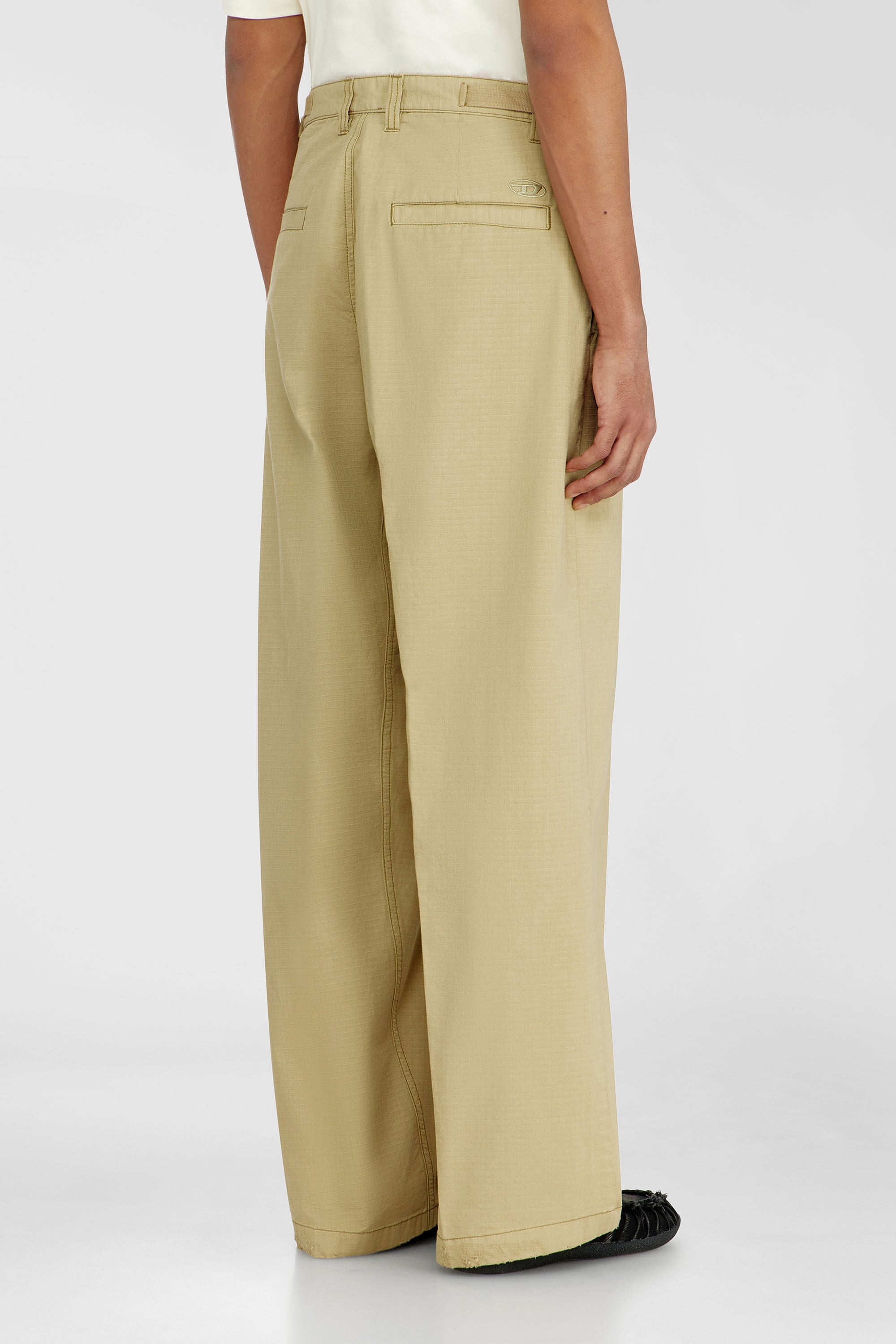 Diesel - P-BALL, Pantalones de ripstop de algod&oacute;n con hebillas laterales Hombre in Beige - 4