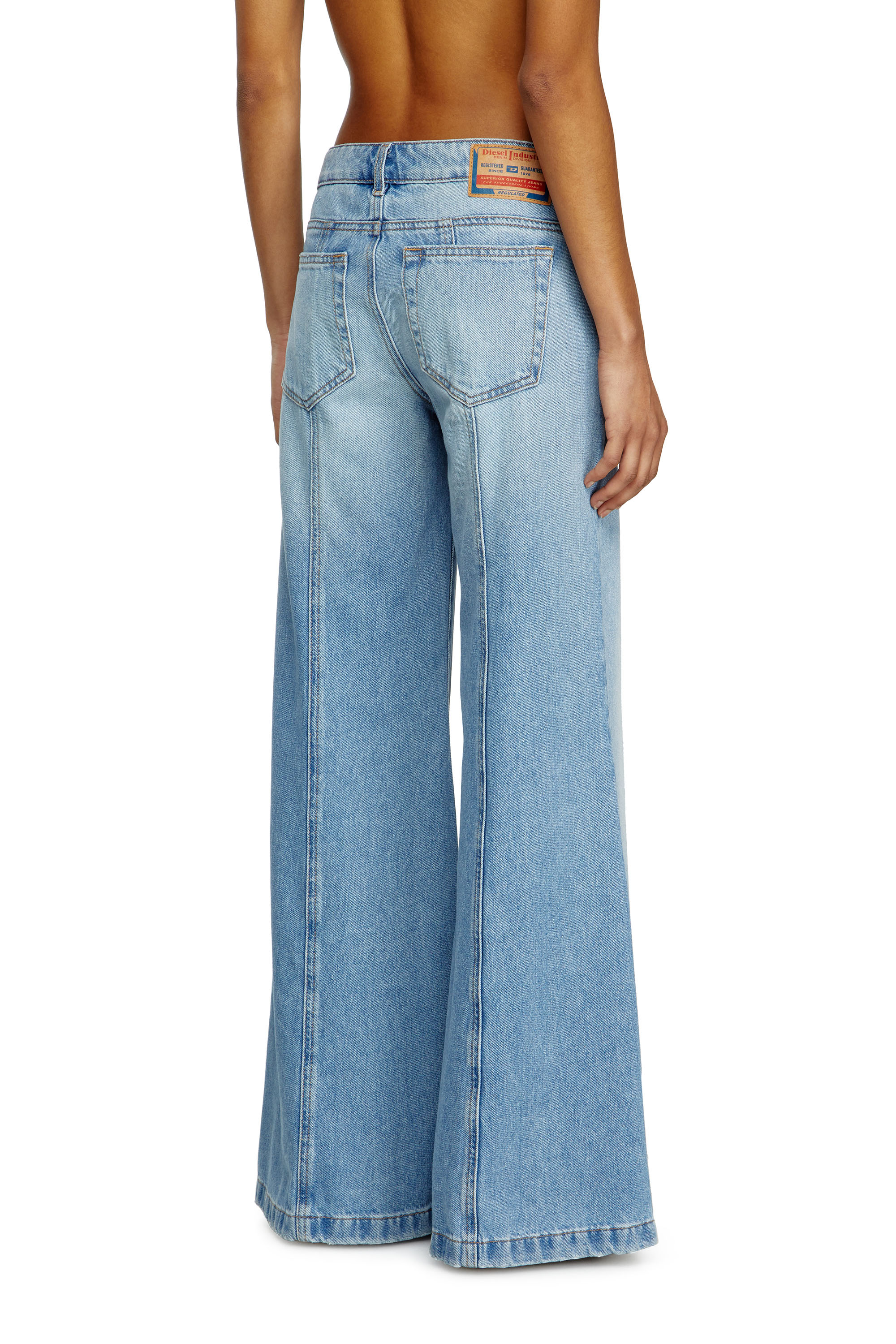 Diesel - Flare Jeans D-Akii 0CLBA Mujer, Azul Claro - 4